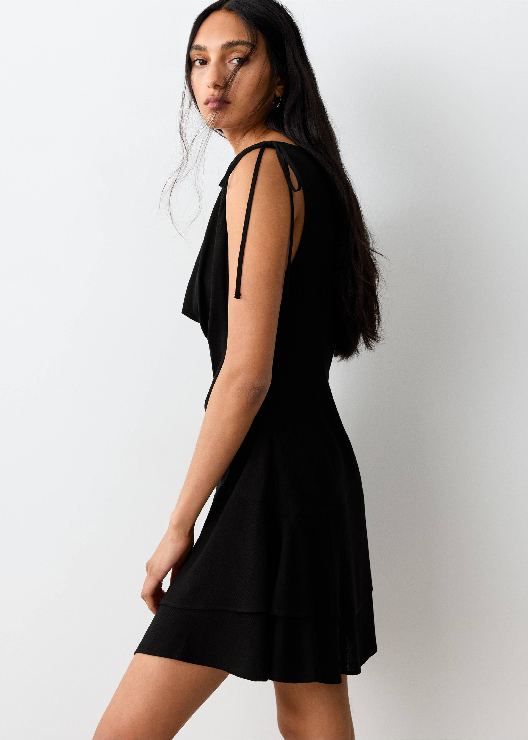 Vestido fluido drapeado - Detalle del artículo 6, Negro. Ref: 27069211-00.