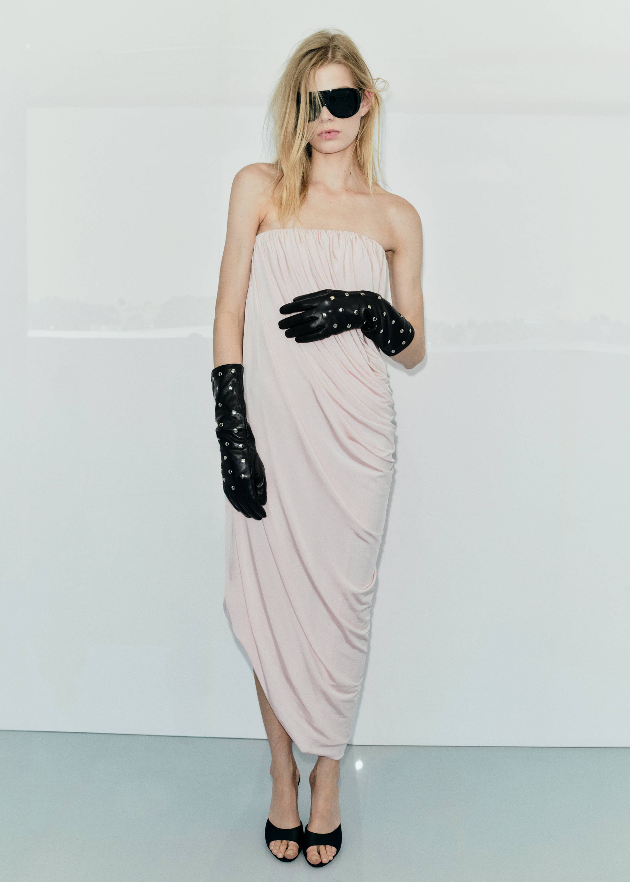 Studded leather gloves - Details of the article 5