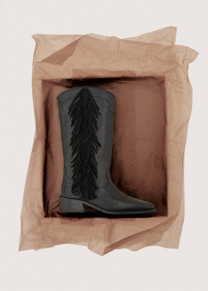 Tall leather boots with tassels — Black