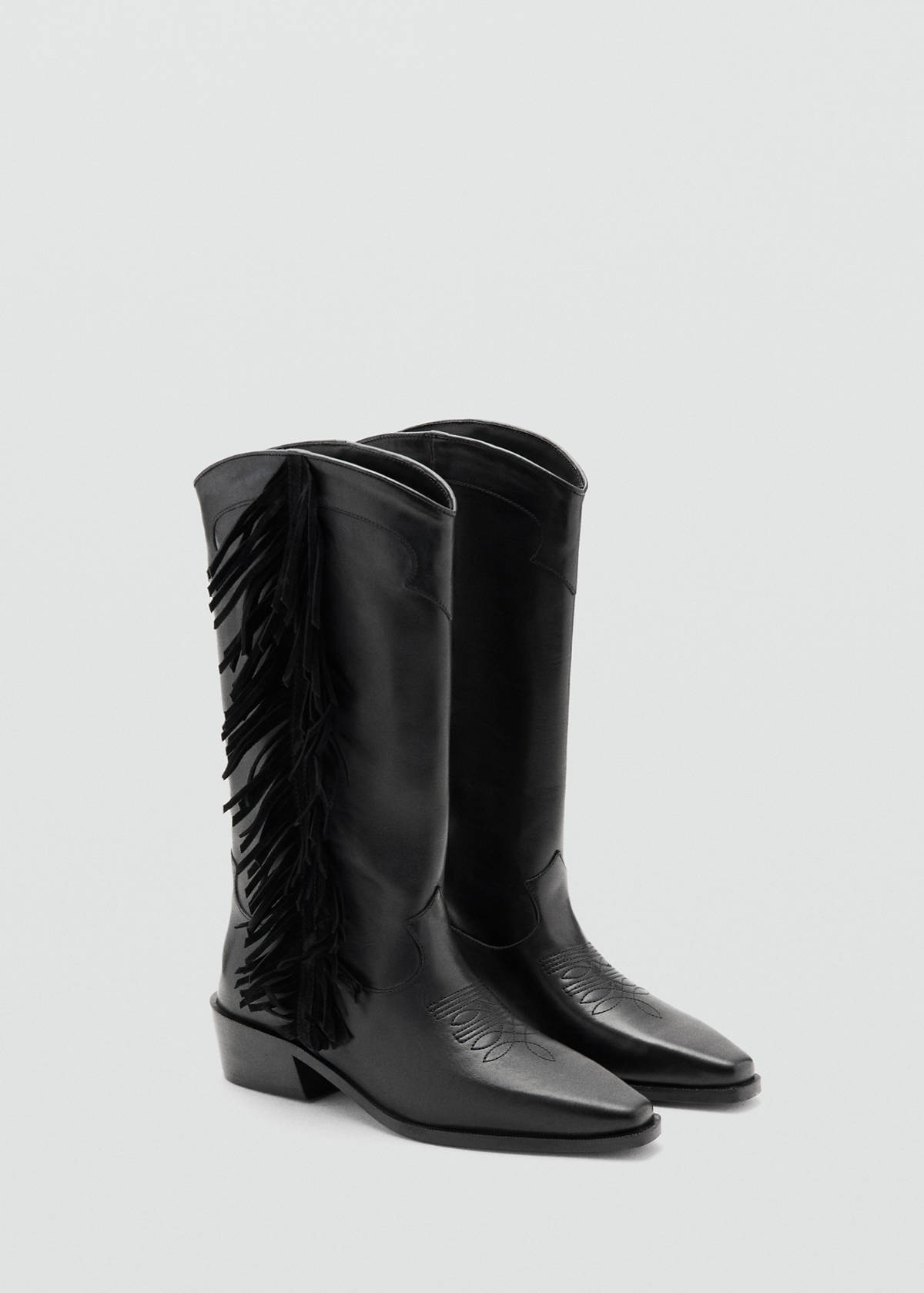 Tall leather boots with tassels — Black