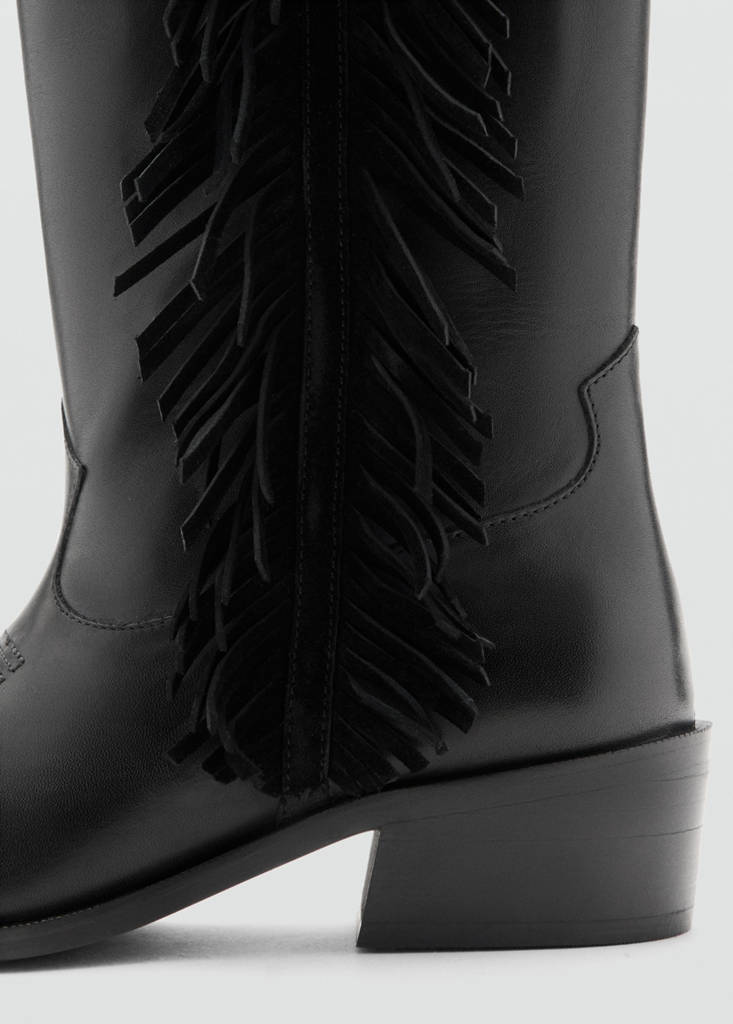Tall leather boots with tassels — Black