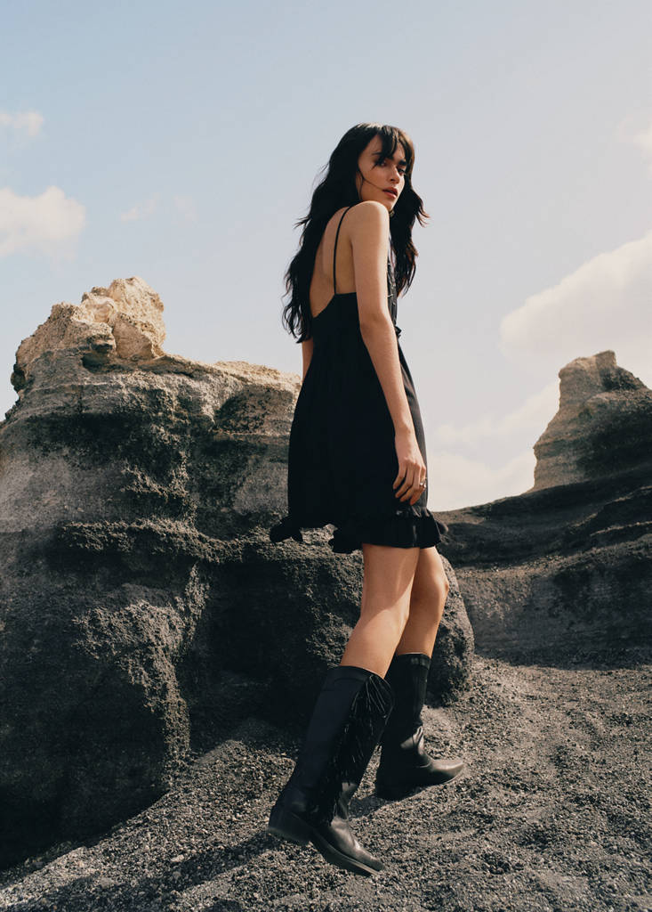 Tall leather boots with tassels — Black