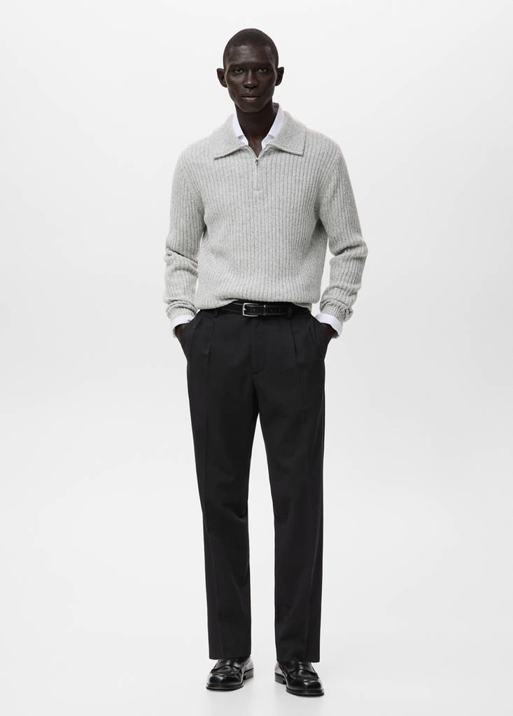 Regular-fit pleated trousers — Black