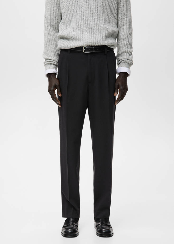 Regular-fit pleated trousers — Black