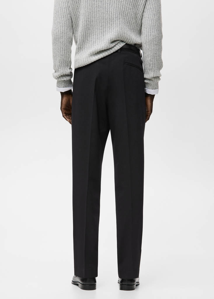 Regular-fit pleated trousers — Black