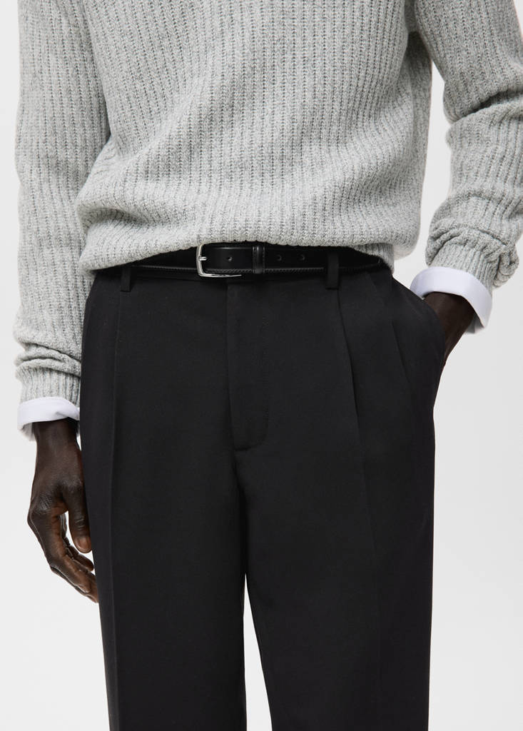 Regular-fit pleated trousers — Black
