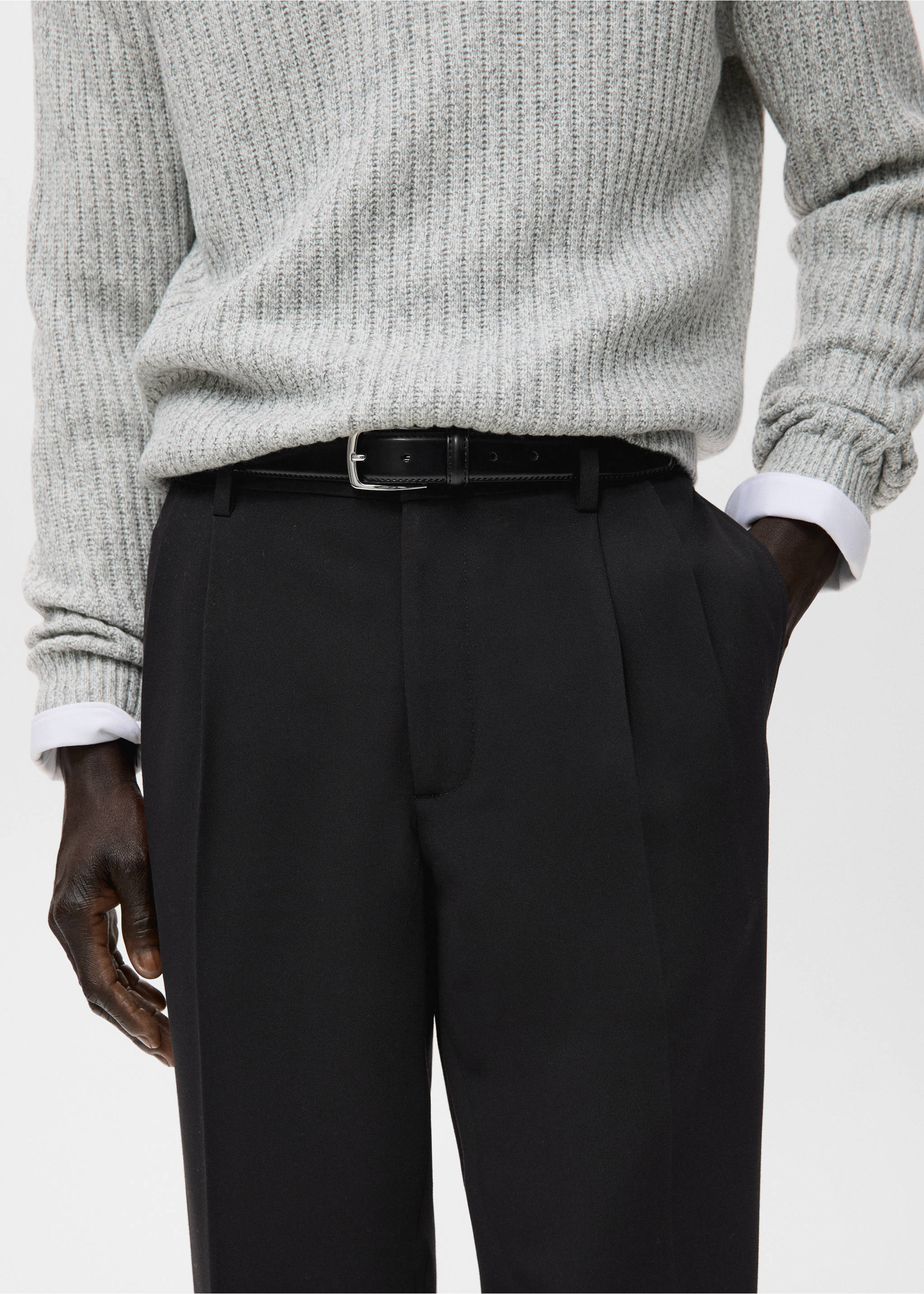 Regular-fit pleated trousers - Details of the article 1, Black. Ref: 27071184-00.