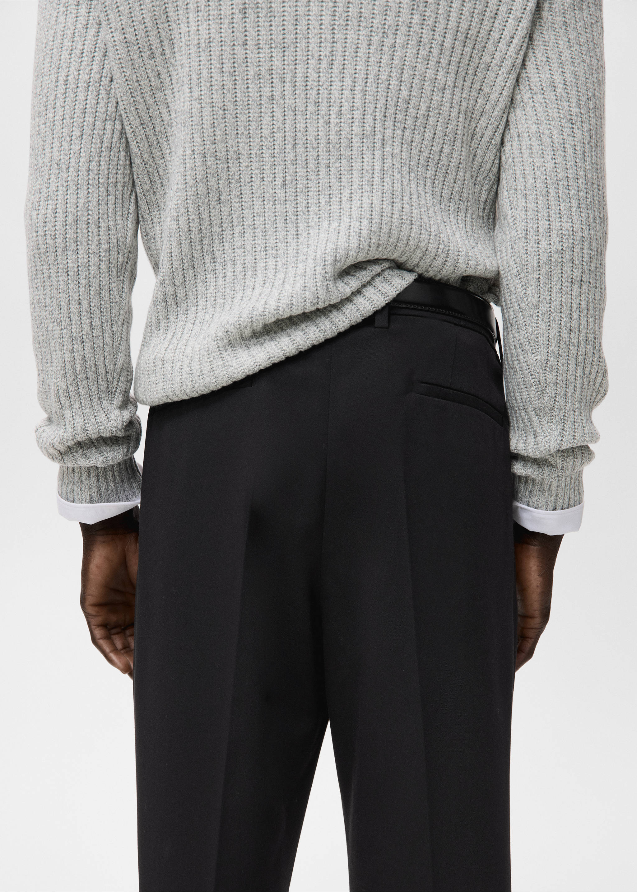 Regular-fit pleated trousers - Details of the article 6, Black. Ref: 27071184-00.