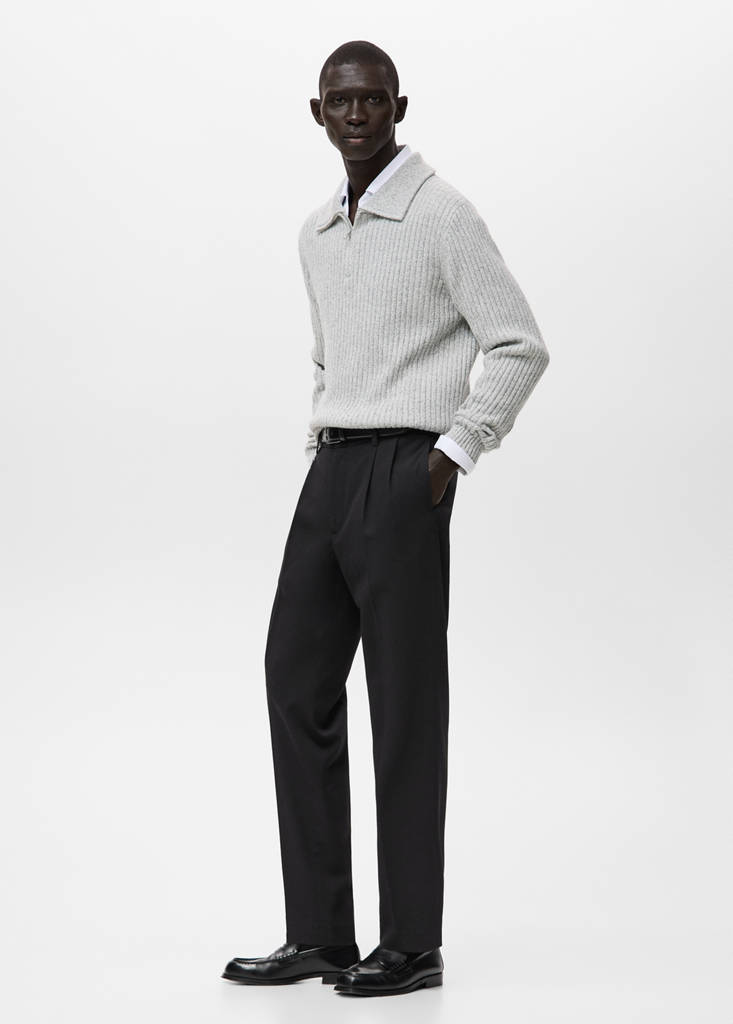 Regular-fit pleated trousers — Black