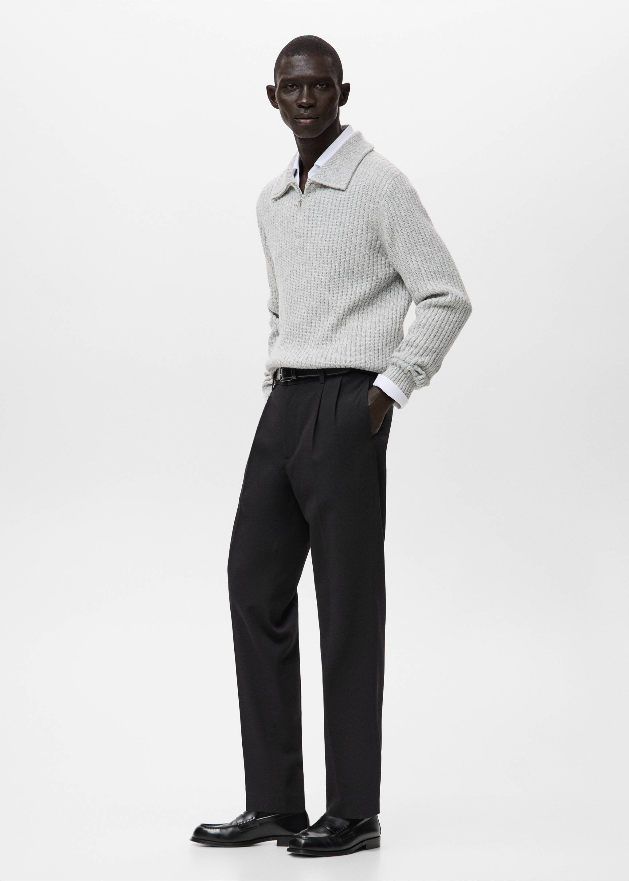 Regular-fit pleated trousers - Details of the article 2, Black. Ref: 27071184-00.