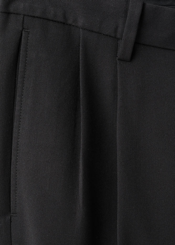 Regular-fit pleated trousers — Black