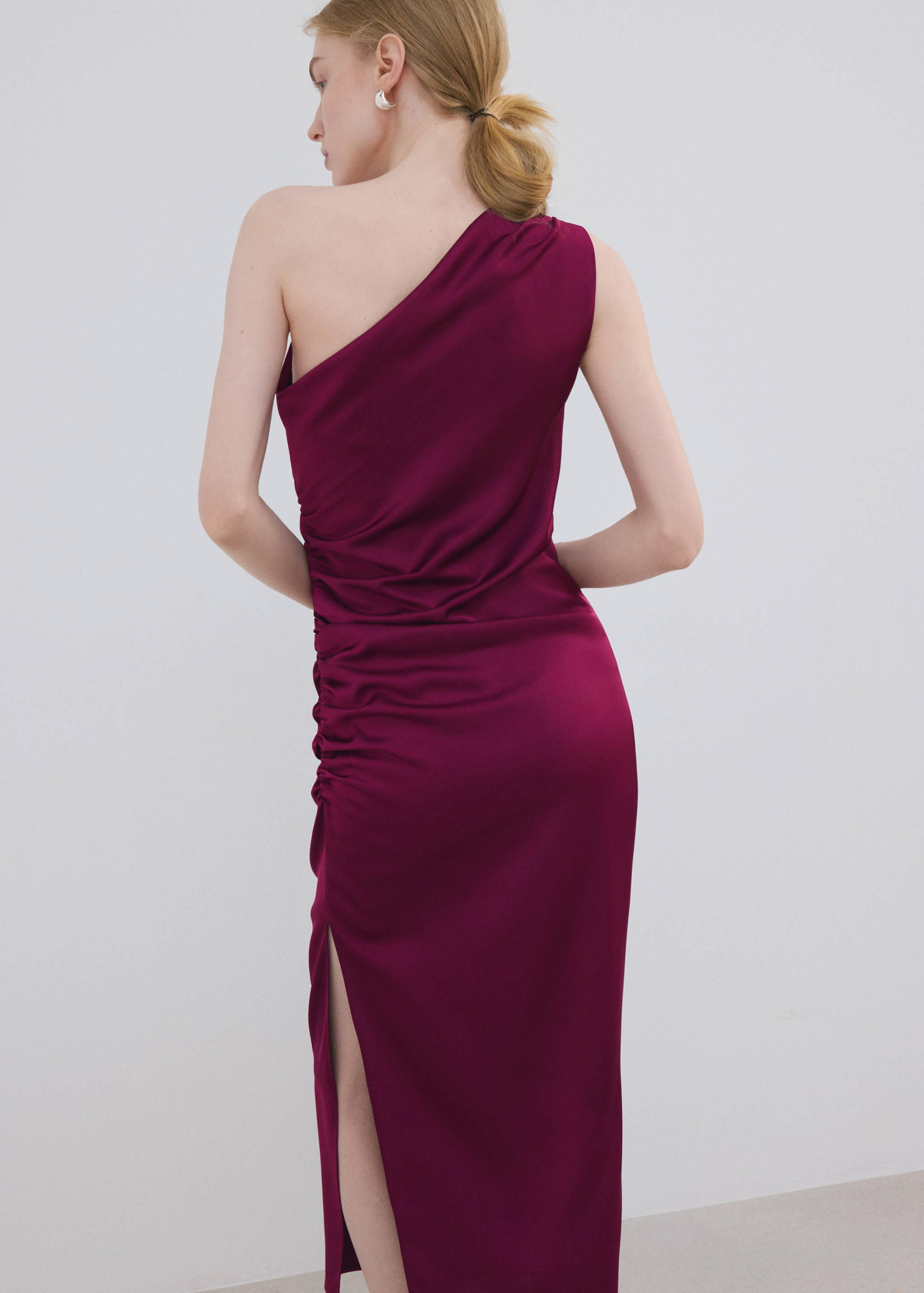 Asymmetrical satin dress with side slits - Reverse of the article