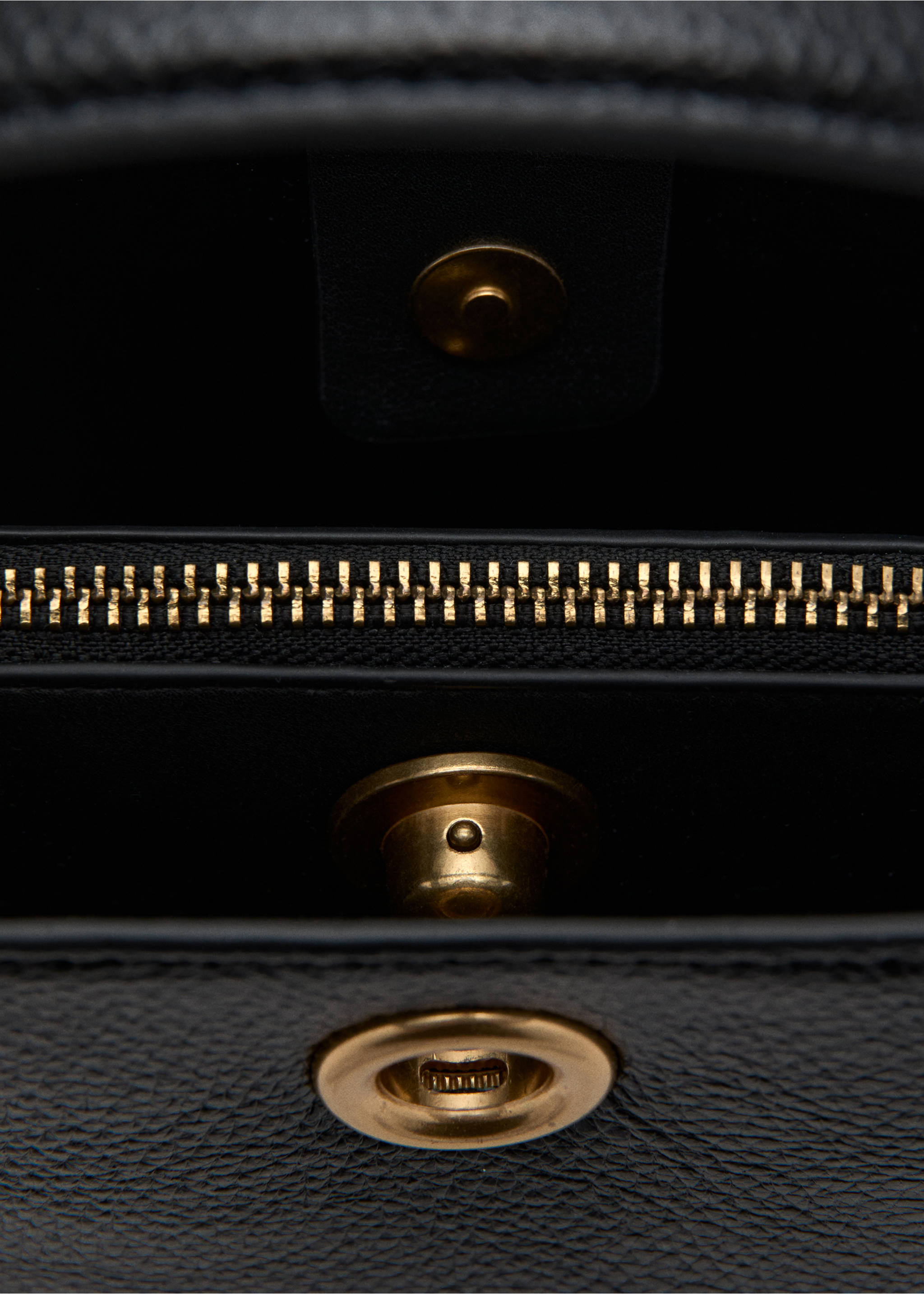 Small bucket bag with metal detail - Details of the article 1, Black. Ref: 27071197-00.