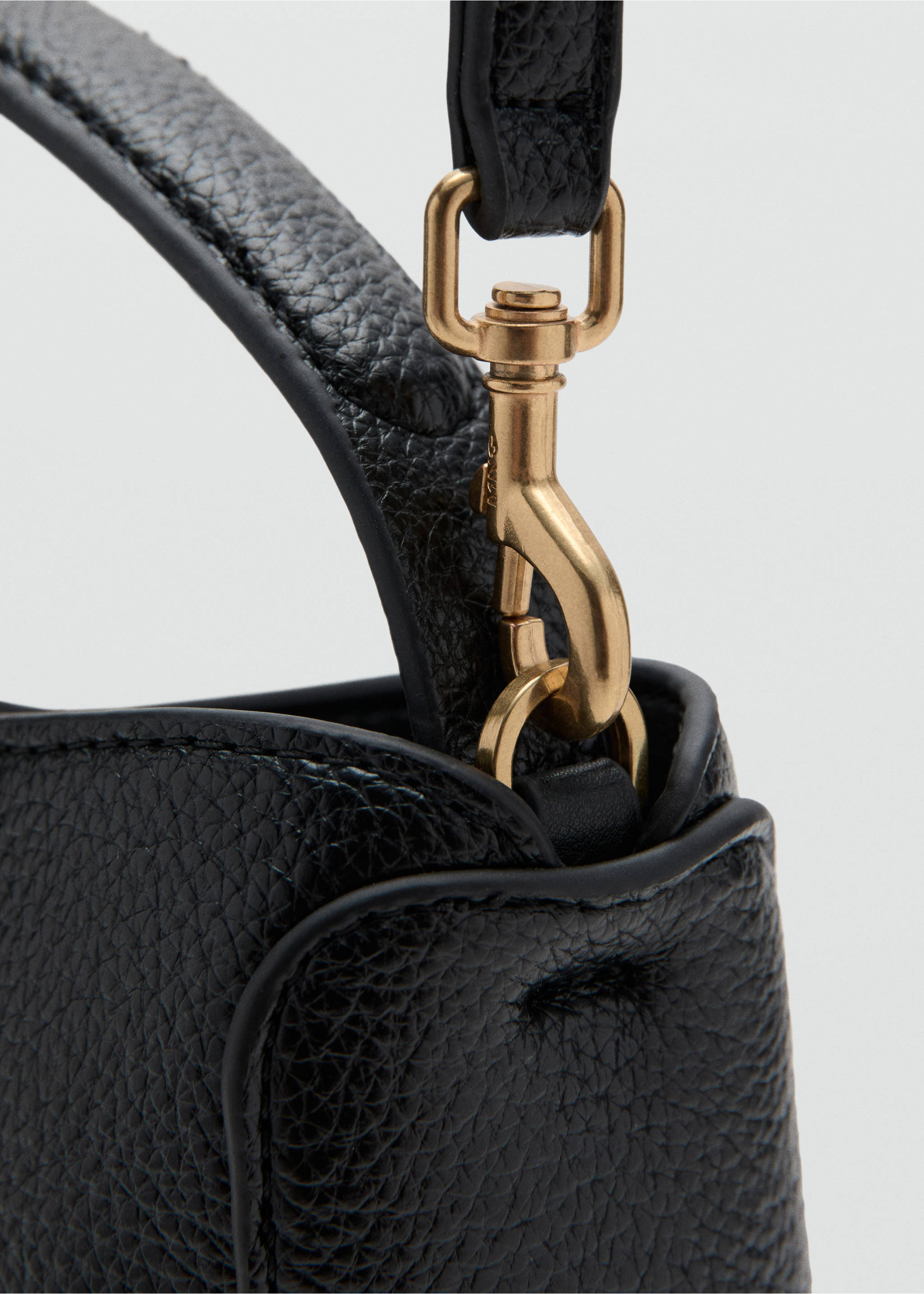 Small bucket bag with metal detail - Details of the article 2, Black. Ref: 27071197-00.