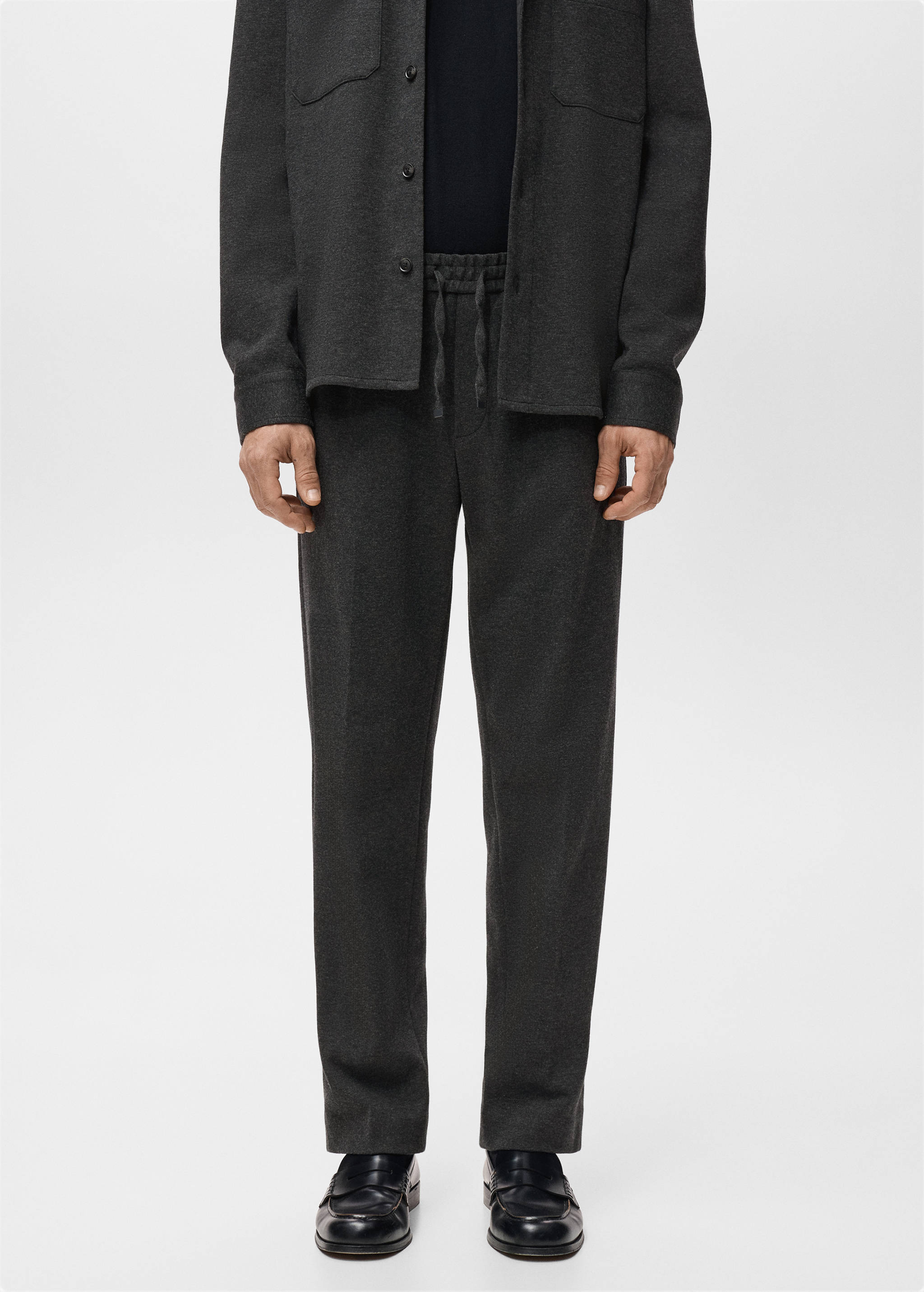 Джоггеры из фланели со шнуром - Средний план