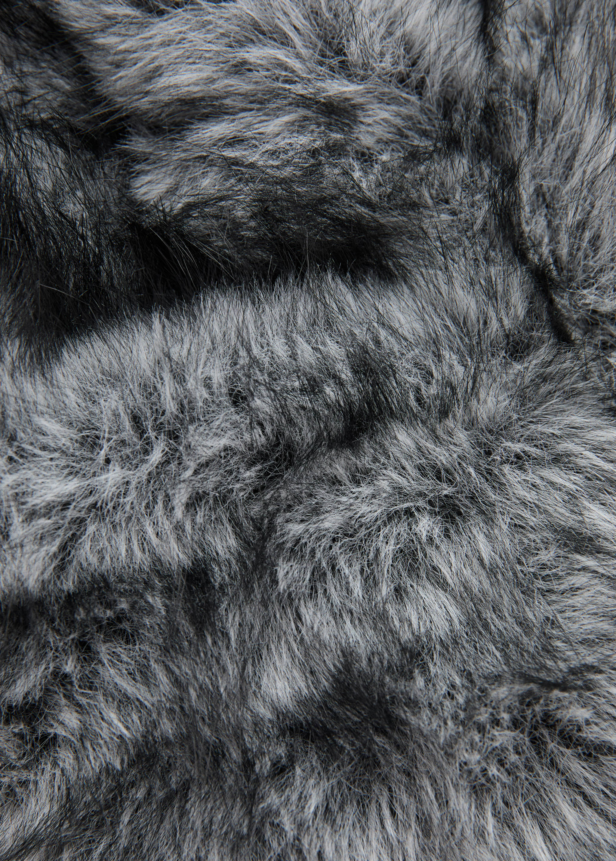Faux-fur beanie - Details of the article 1