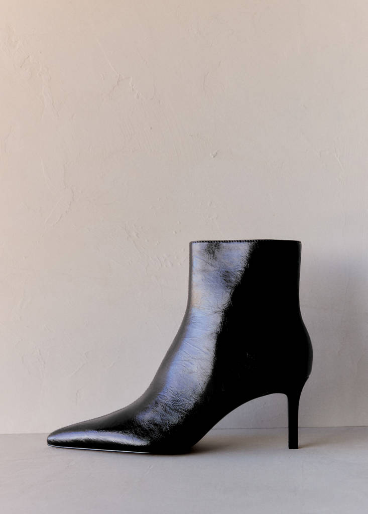 Pointed heel ankle boot — Black