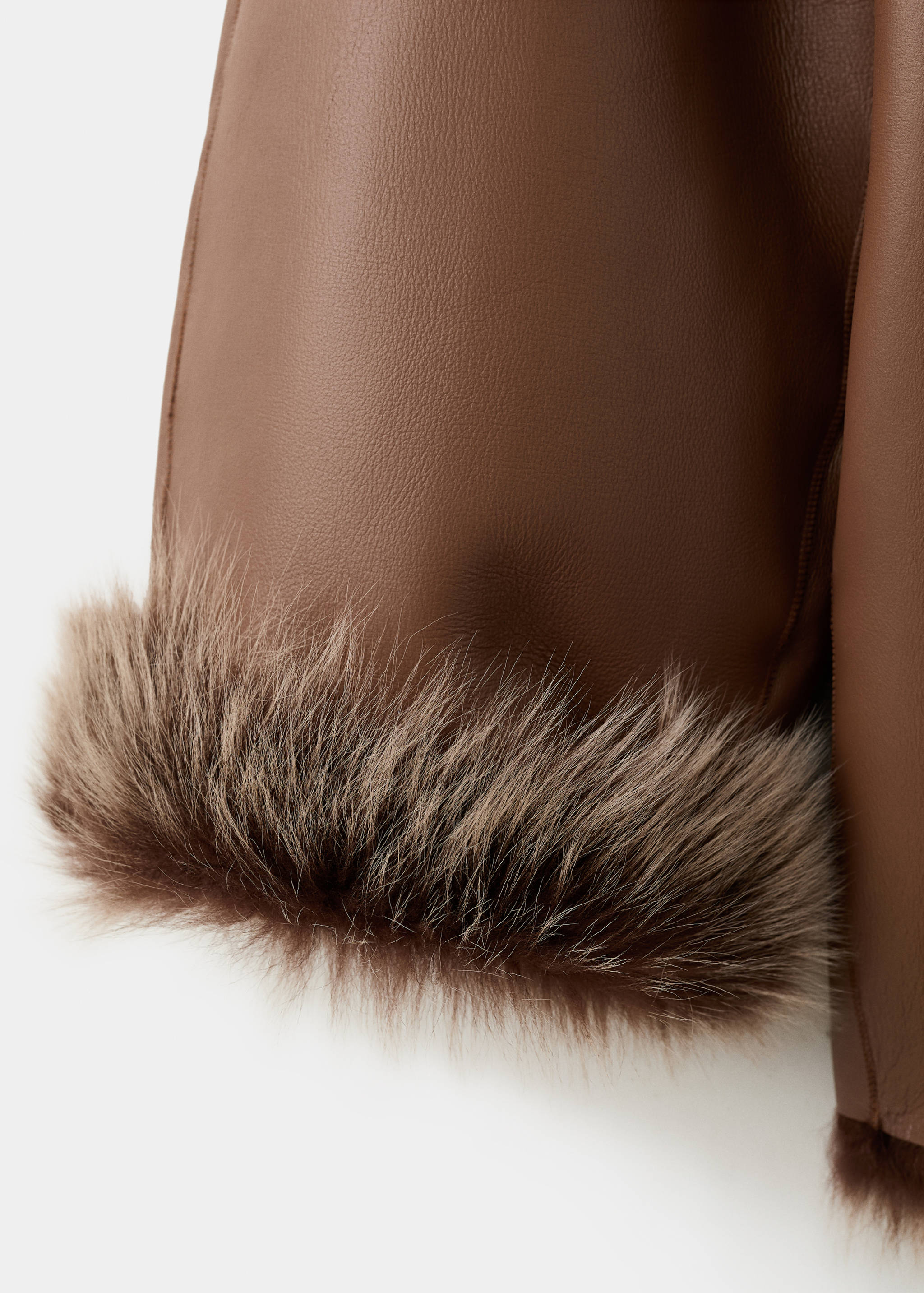 Reversible fur coat - Details of the article 8