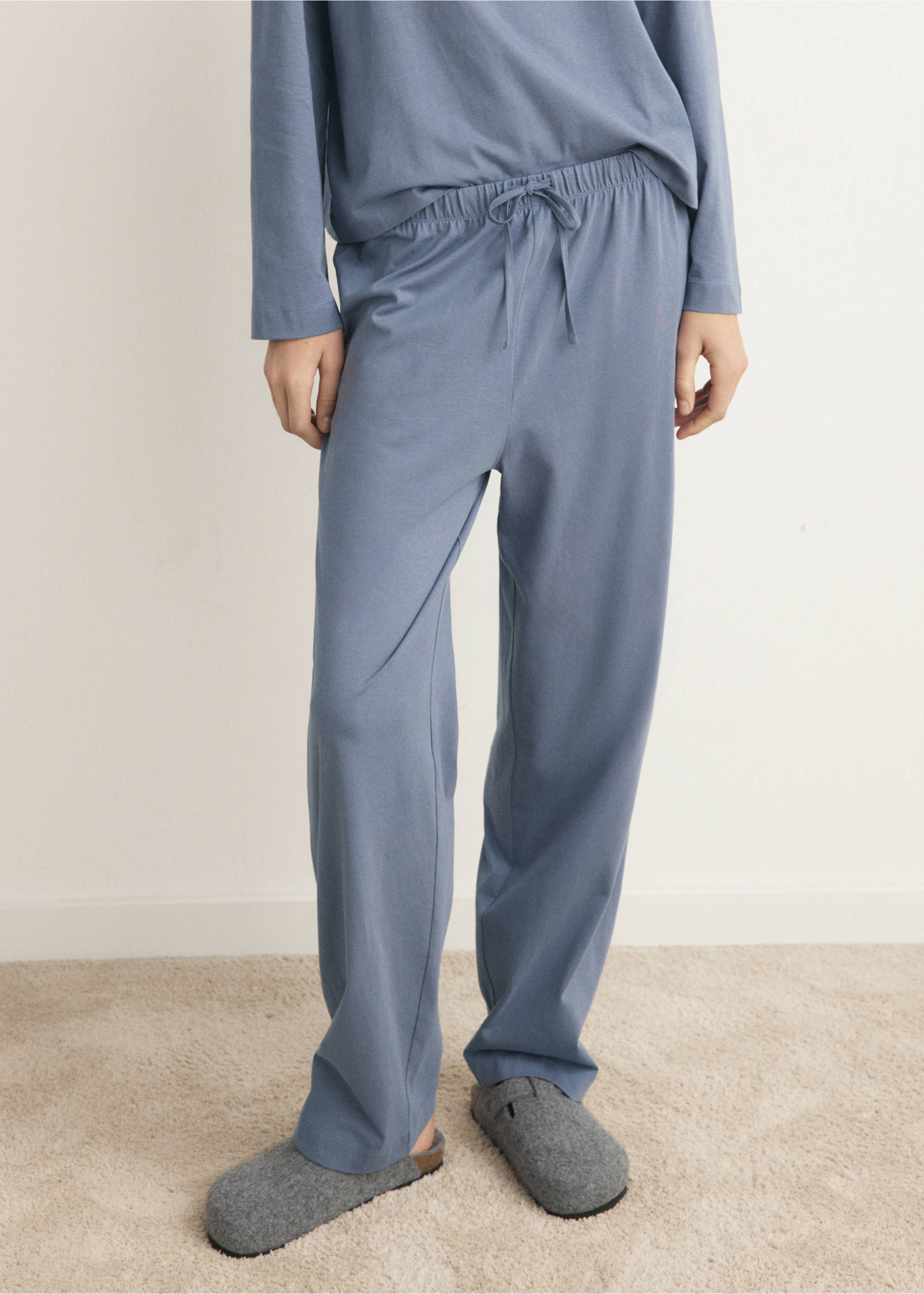 Zweiteiliger Pyjama aus einfarbiger Baumwolle - Mittlere Ansicht, Tintenblau. Ref: 27071215-00.