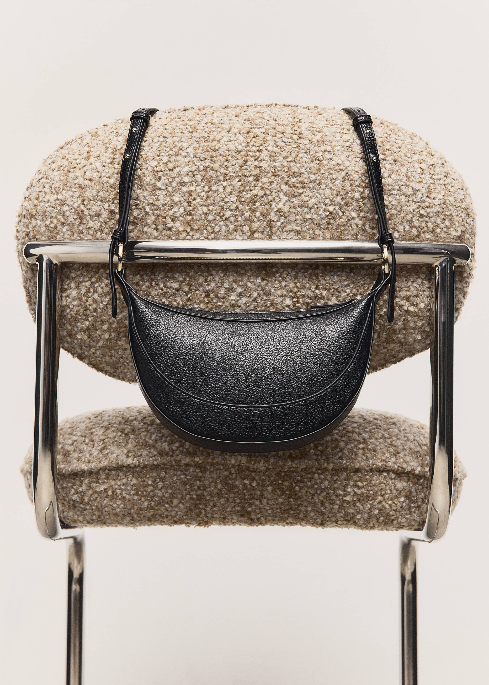 椭圆形单肩包 - null, 黑色. Ref: 27071217-00.