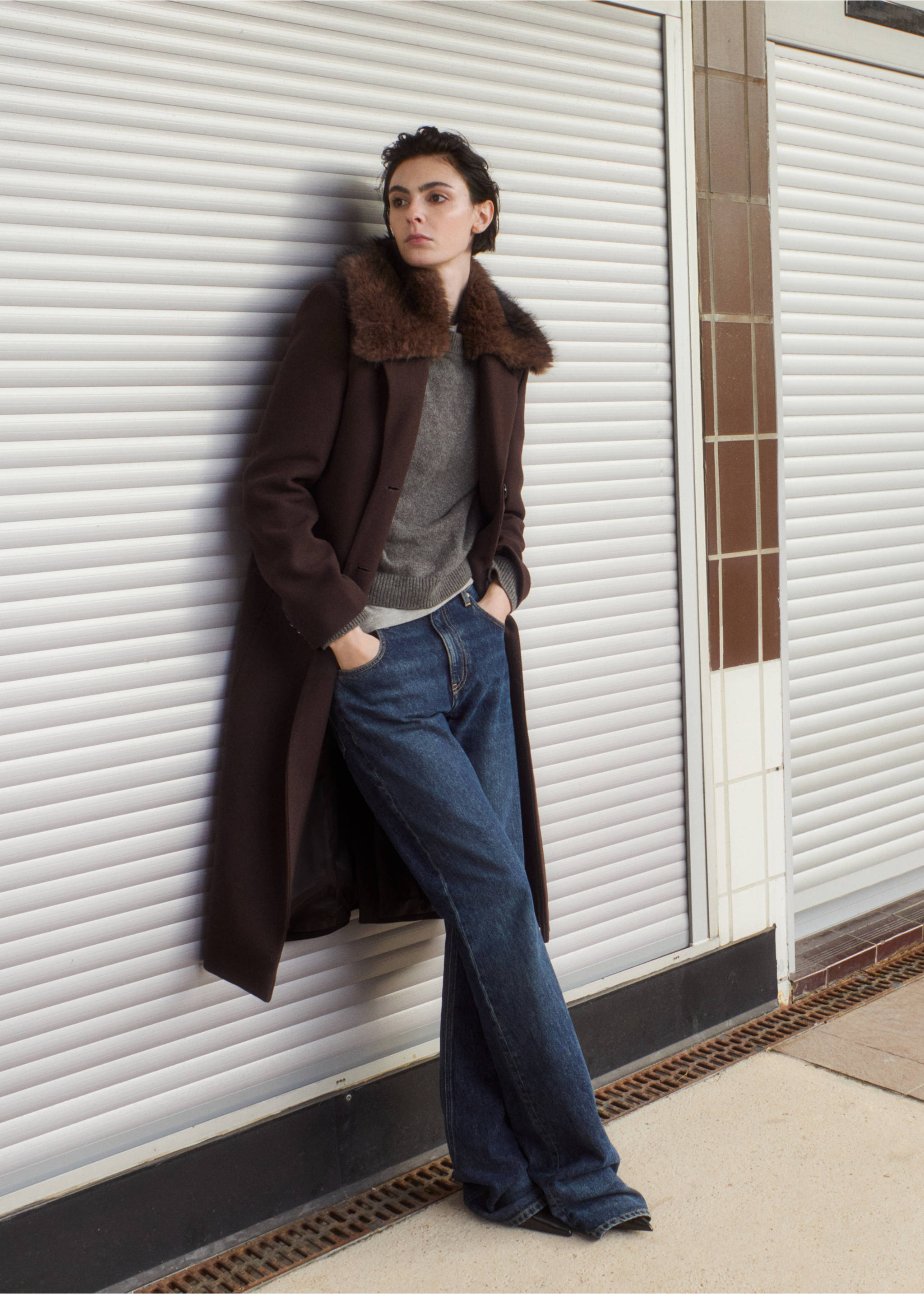 Wollmantel mit Kunstfellkragen - Allgemeine Ansicht, Schokolade. Ref: 27071218-01.