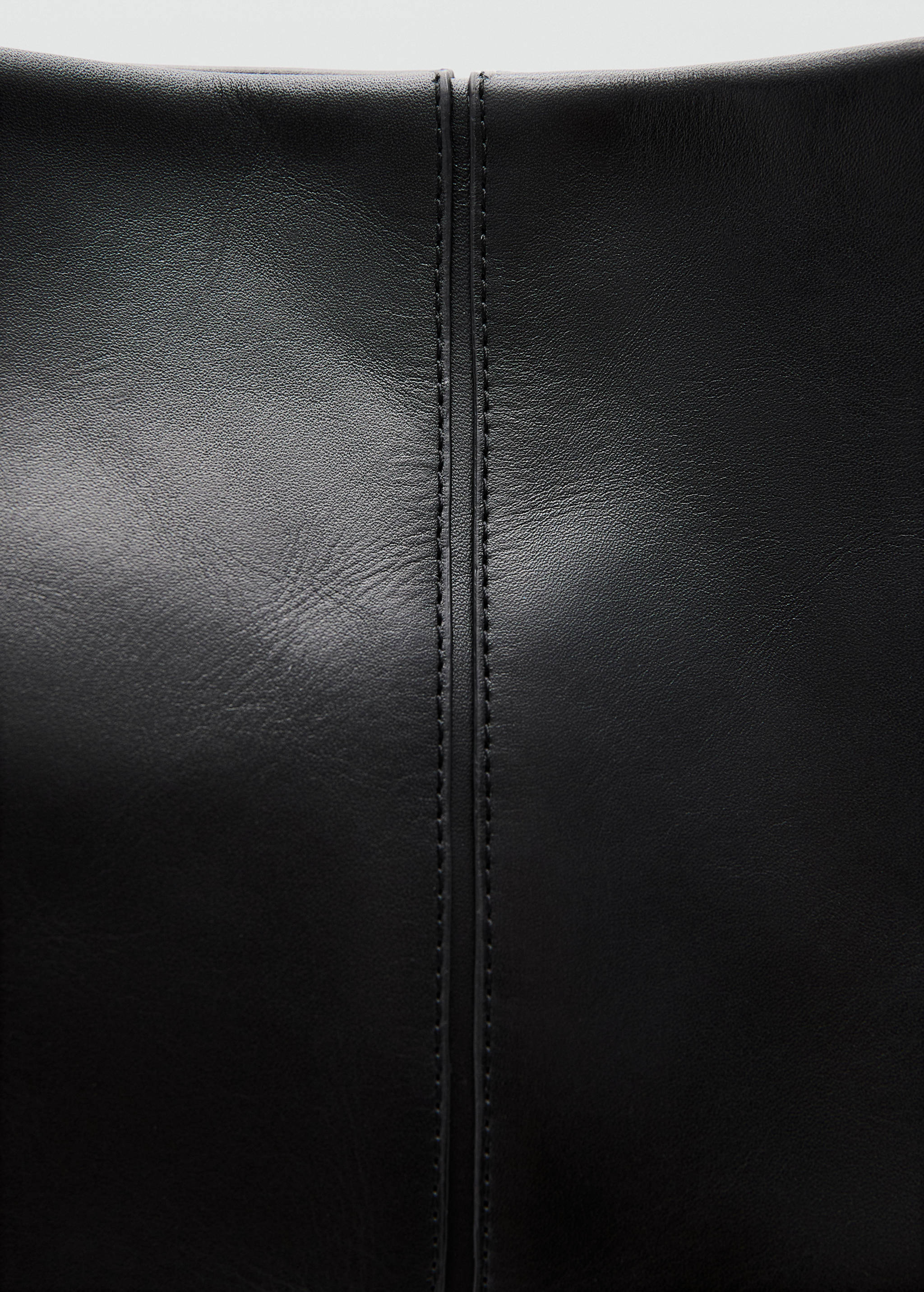 Large leather bucket bag - Details of the article 1