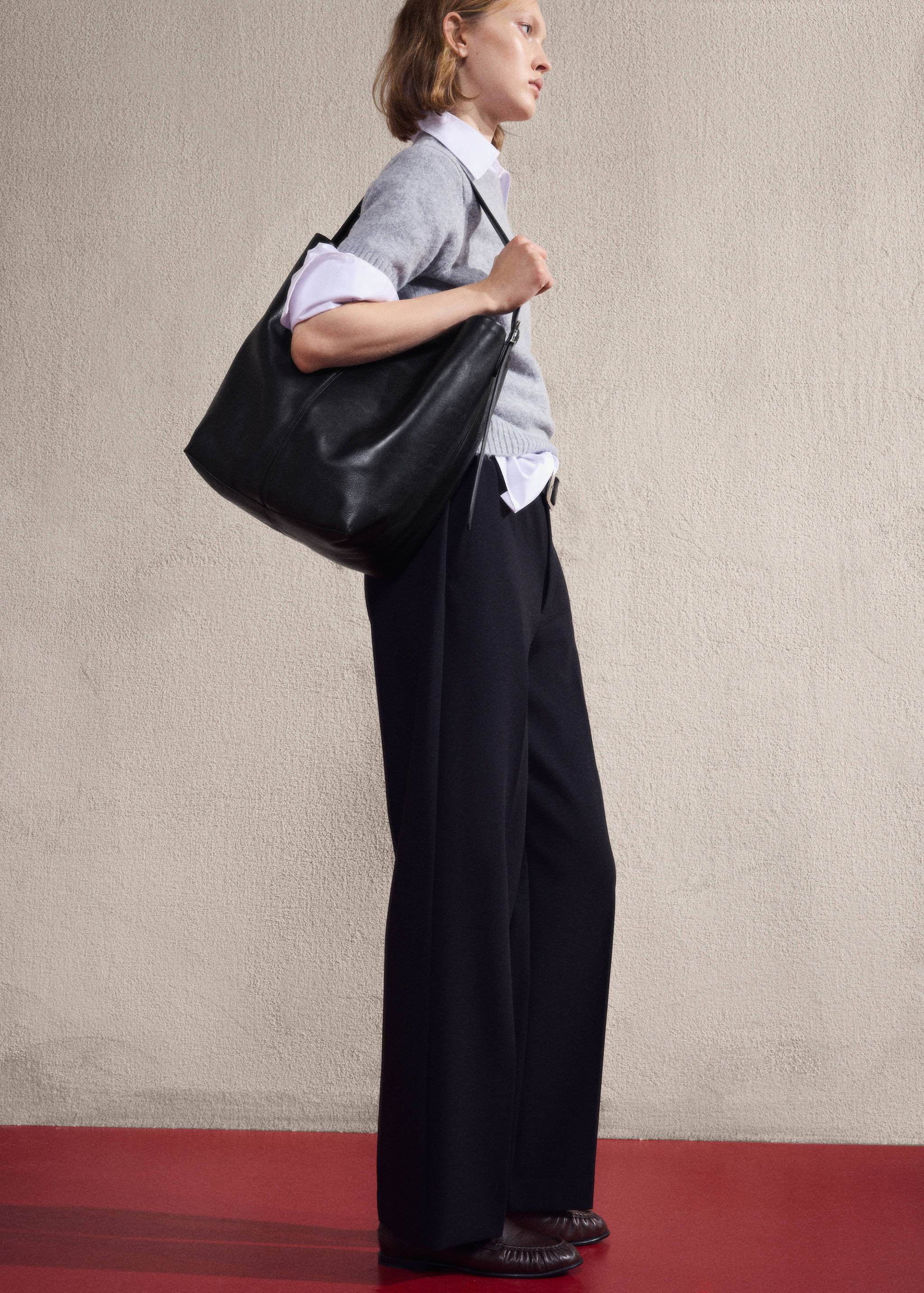 Carteira grande bucket pele - Plano geral