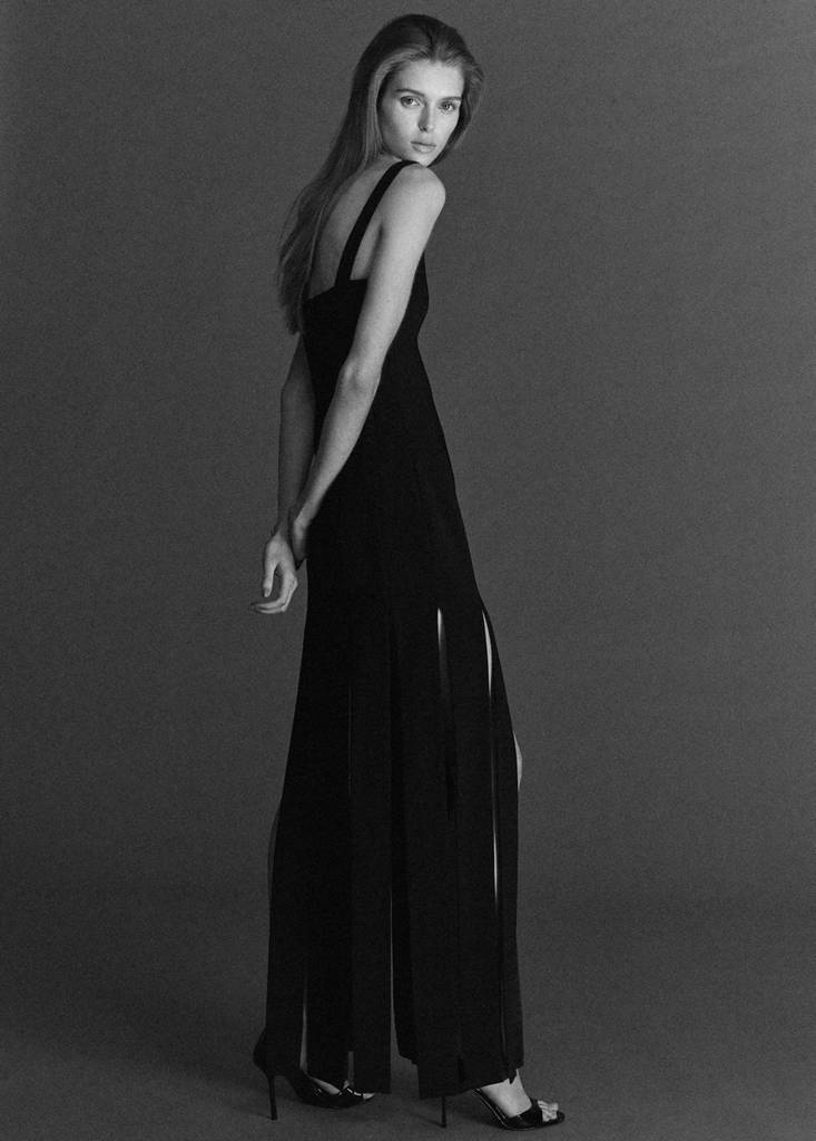 Low-cut dress with fringed hem — Black