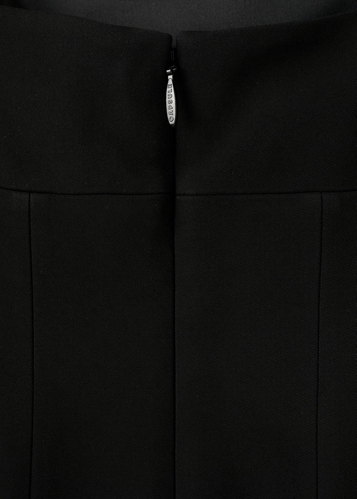 Low-cut dress with fringed hem — Black