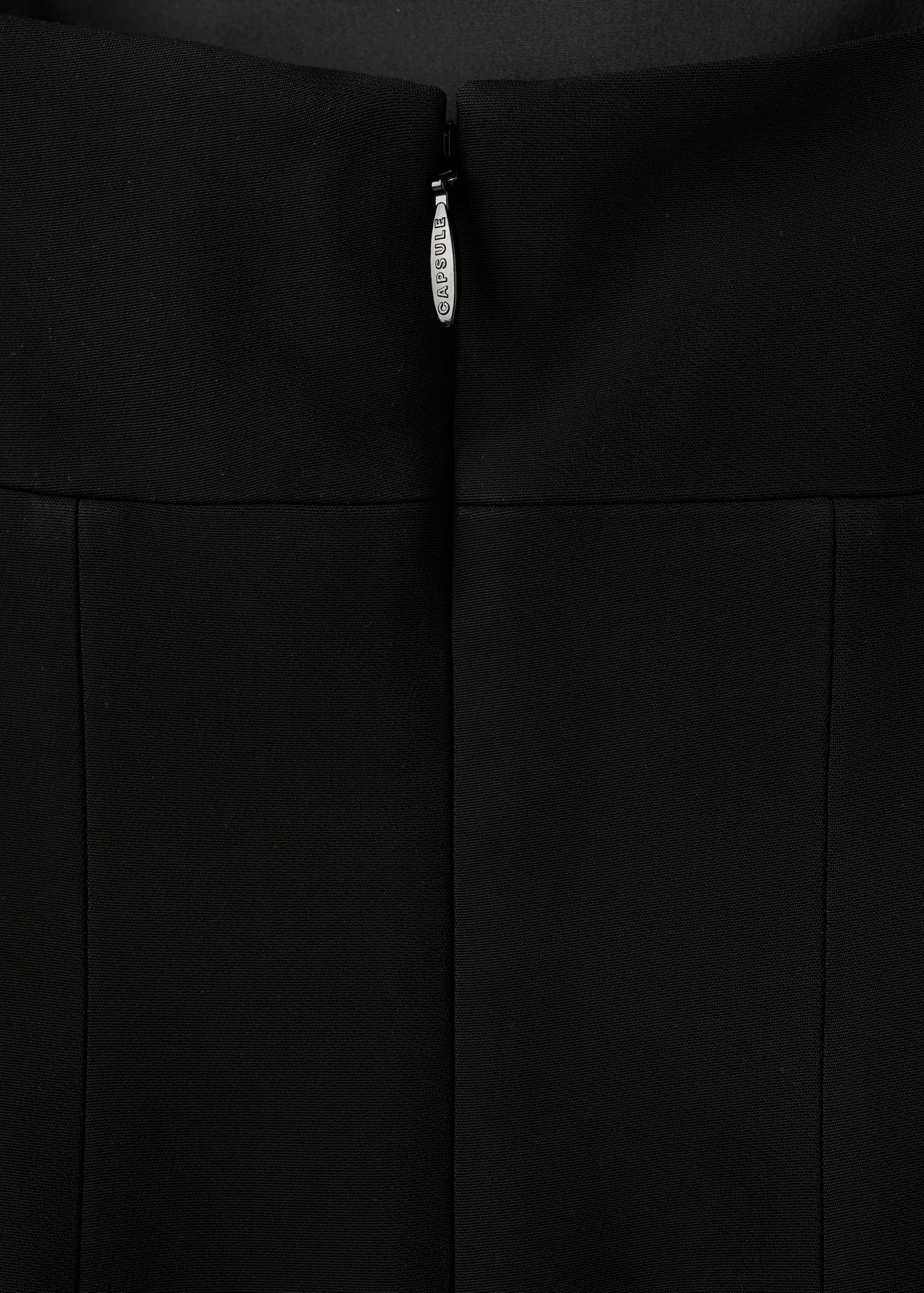 Low-cut dress with fringed hem - Details of the article 8