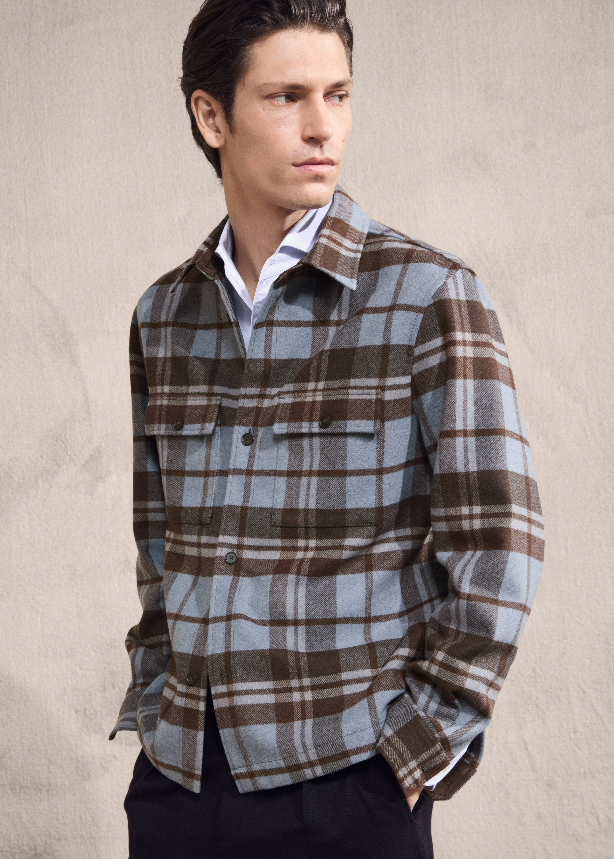 Sobrecamisa aos quadrados com bolsos - Pormenor do artigo 3