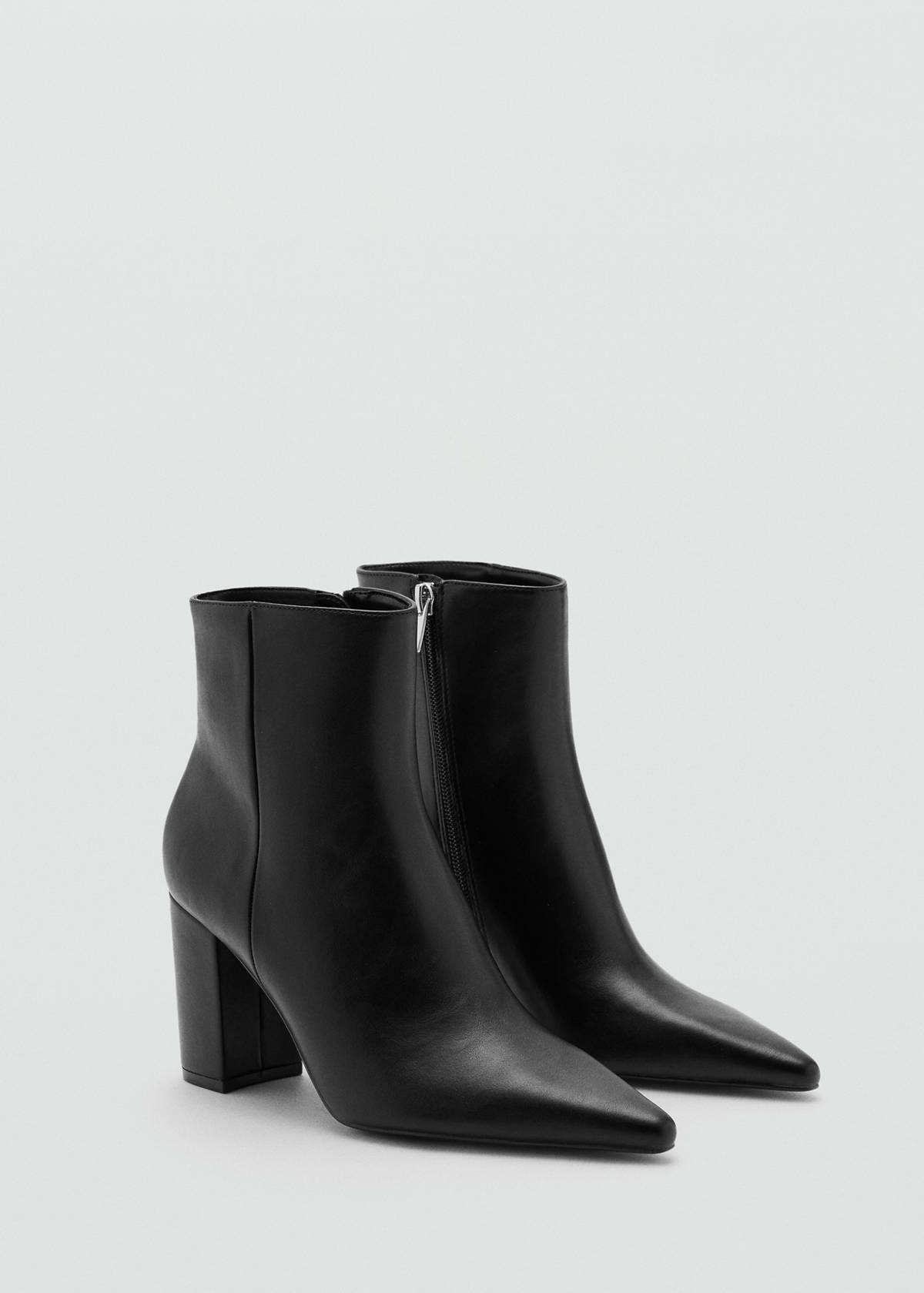 Ankle boots with block heel — Black
