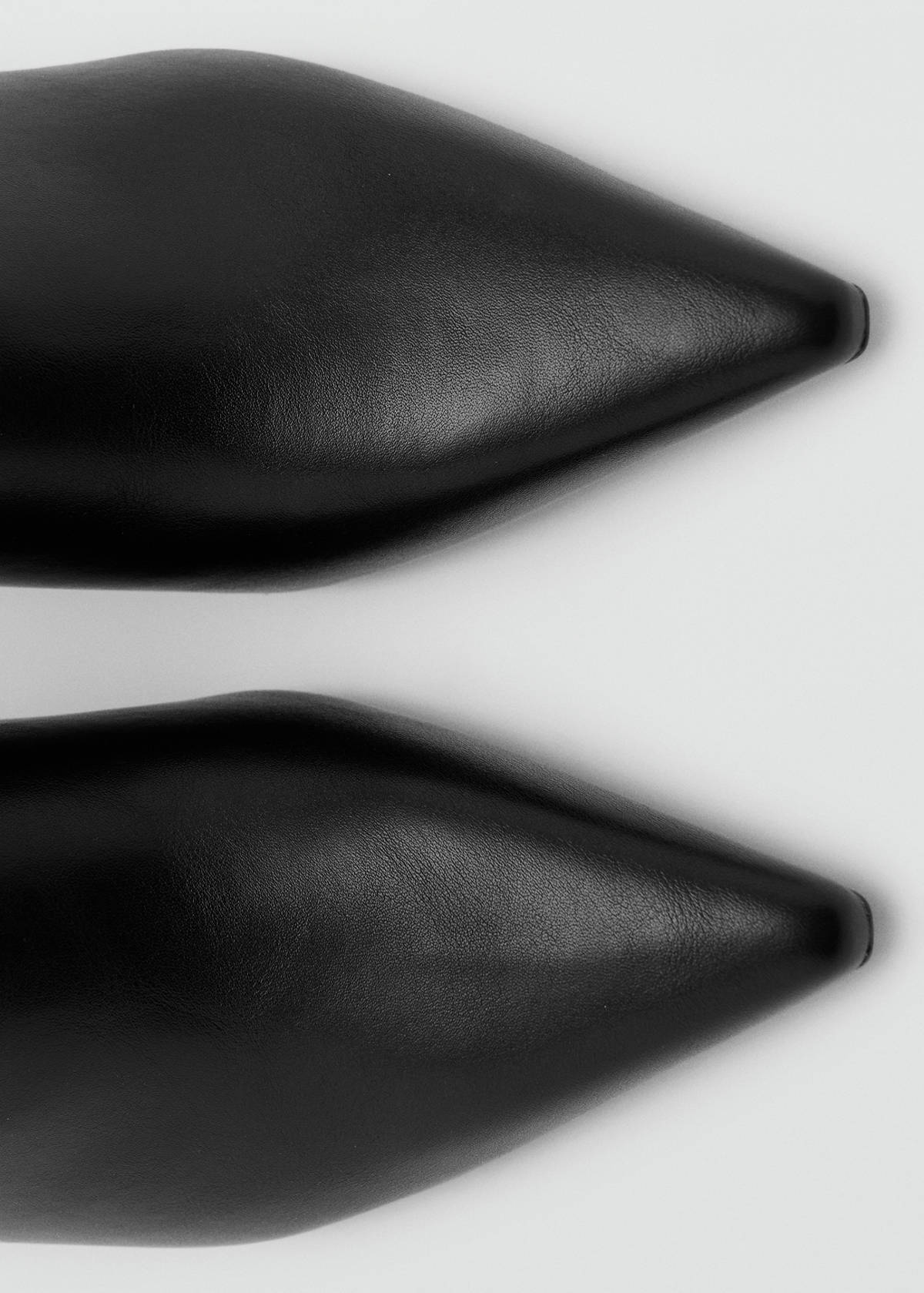 Ankle boots with block heel — Black