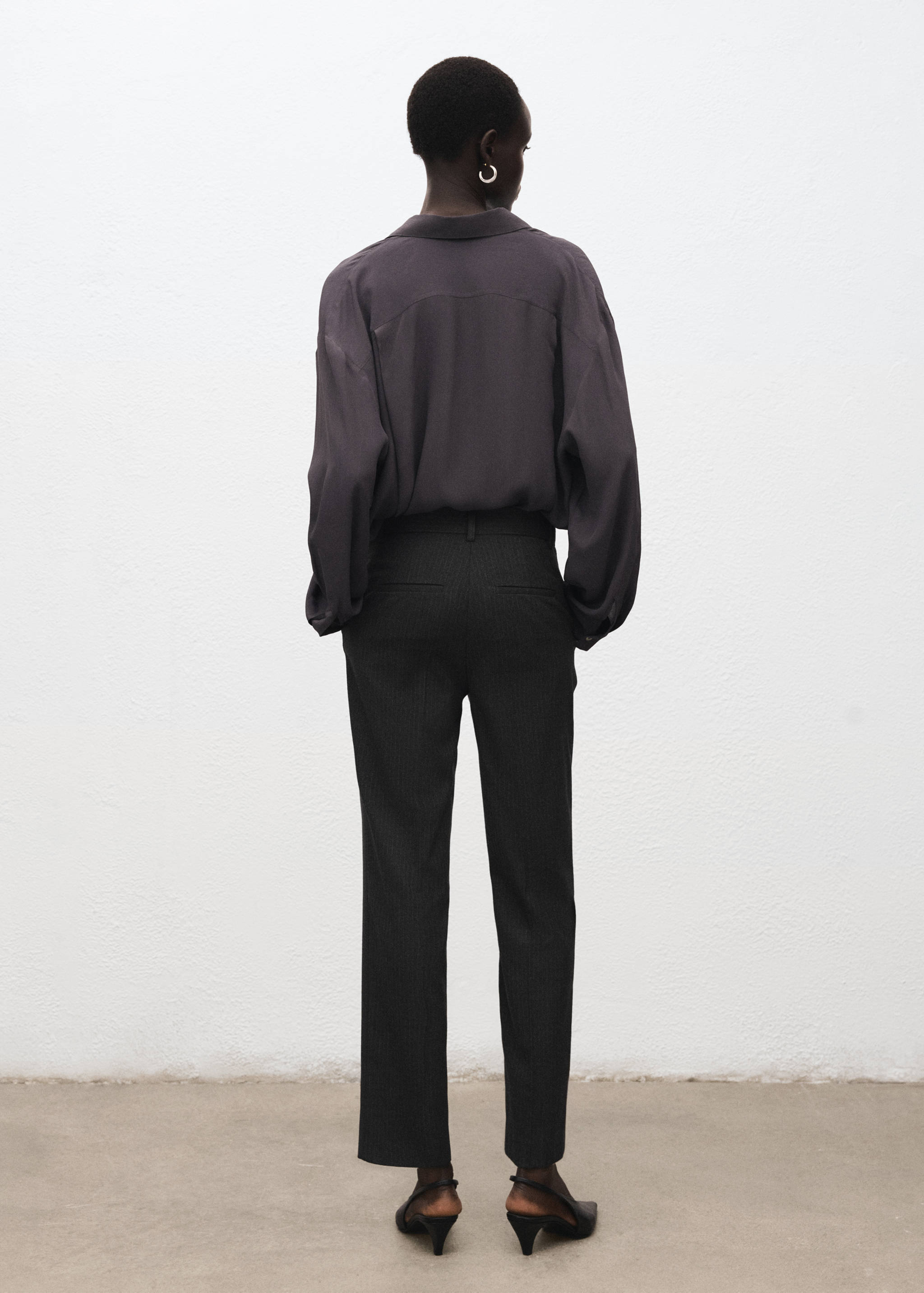 بنطلون سليم كروب بخطوط - الجهة الخلفية للمنتج