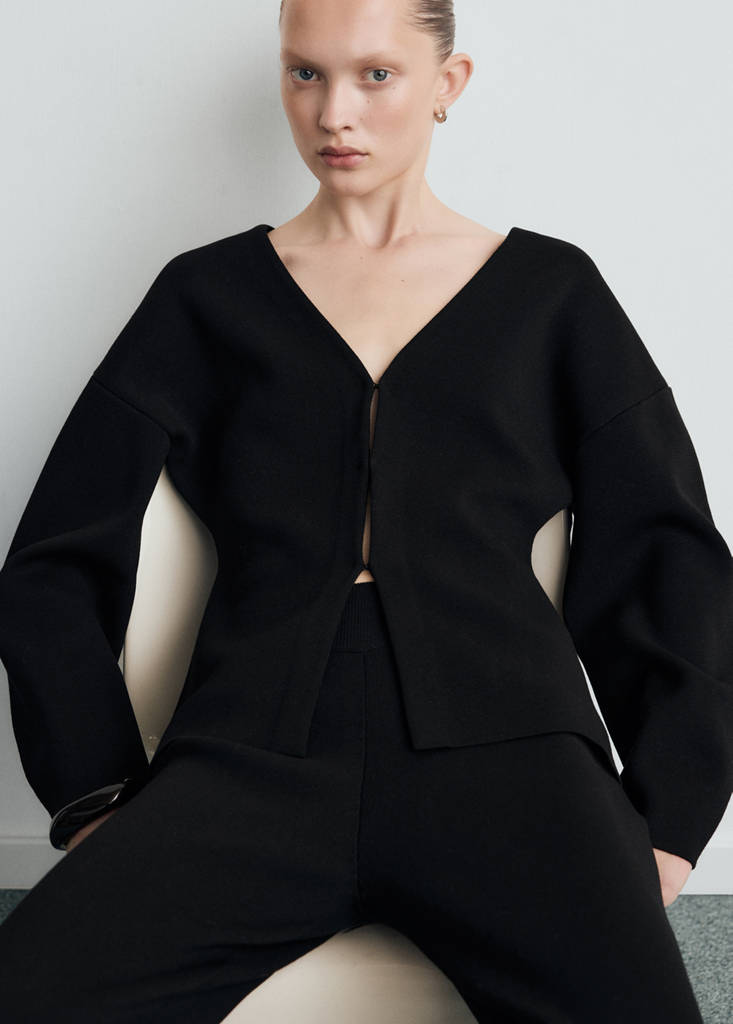 Oversized V-neck cardigan — Black