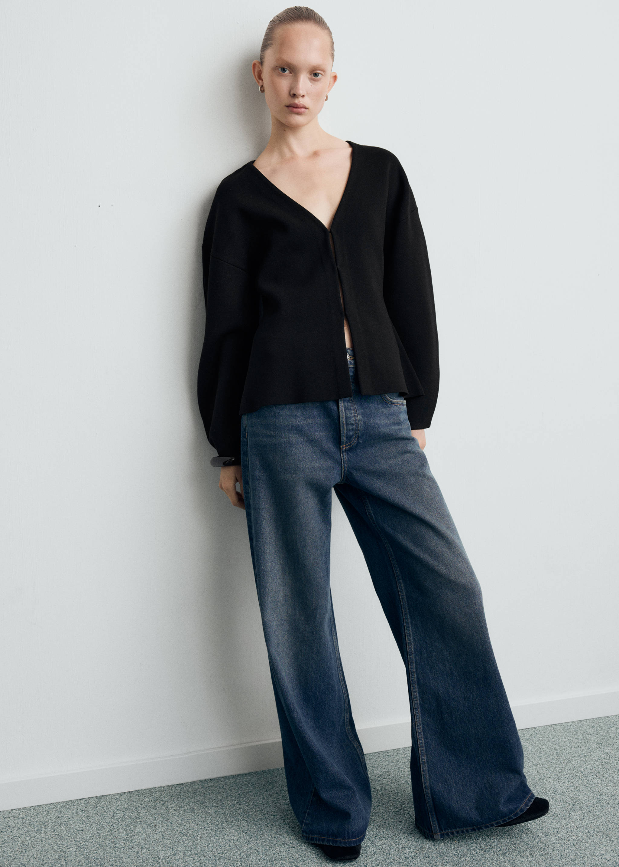 Oversized V-neck cardigan - Details of the article 2