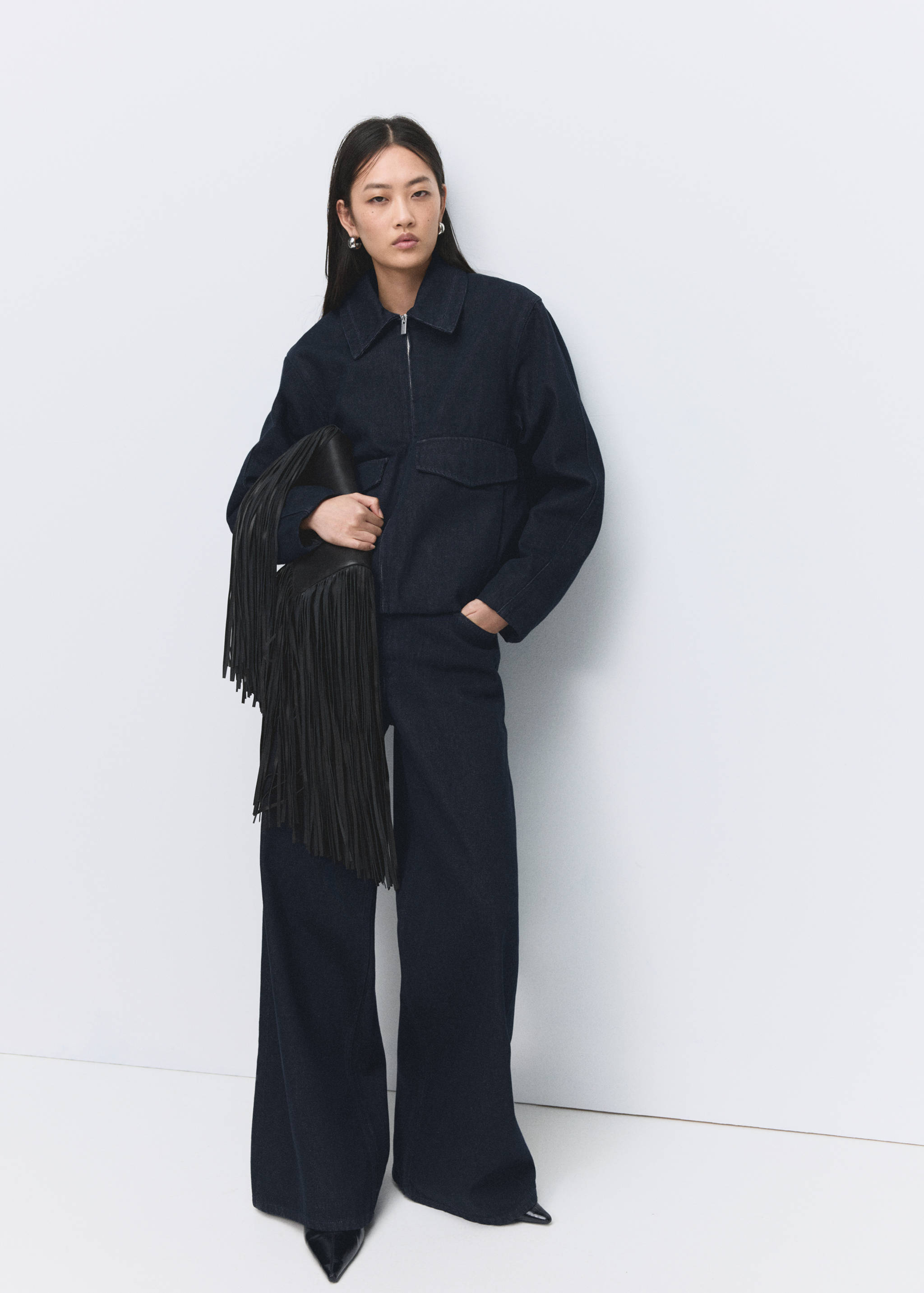 Veste en denim col fourrure - Plan général