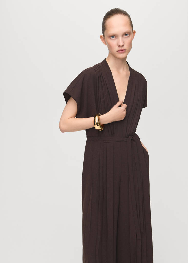 Pleated jumpsuit with belt — Brown