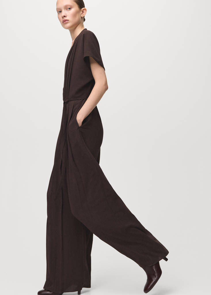 Pleated jumpsuit with belt — Brown