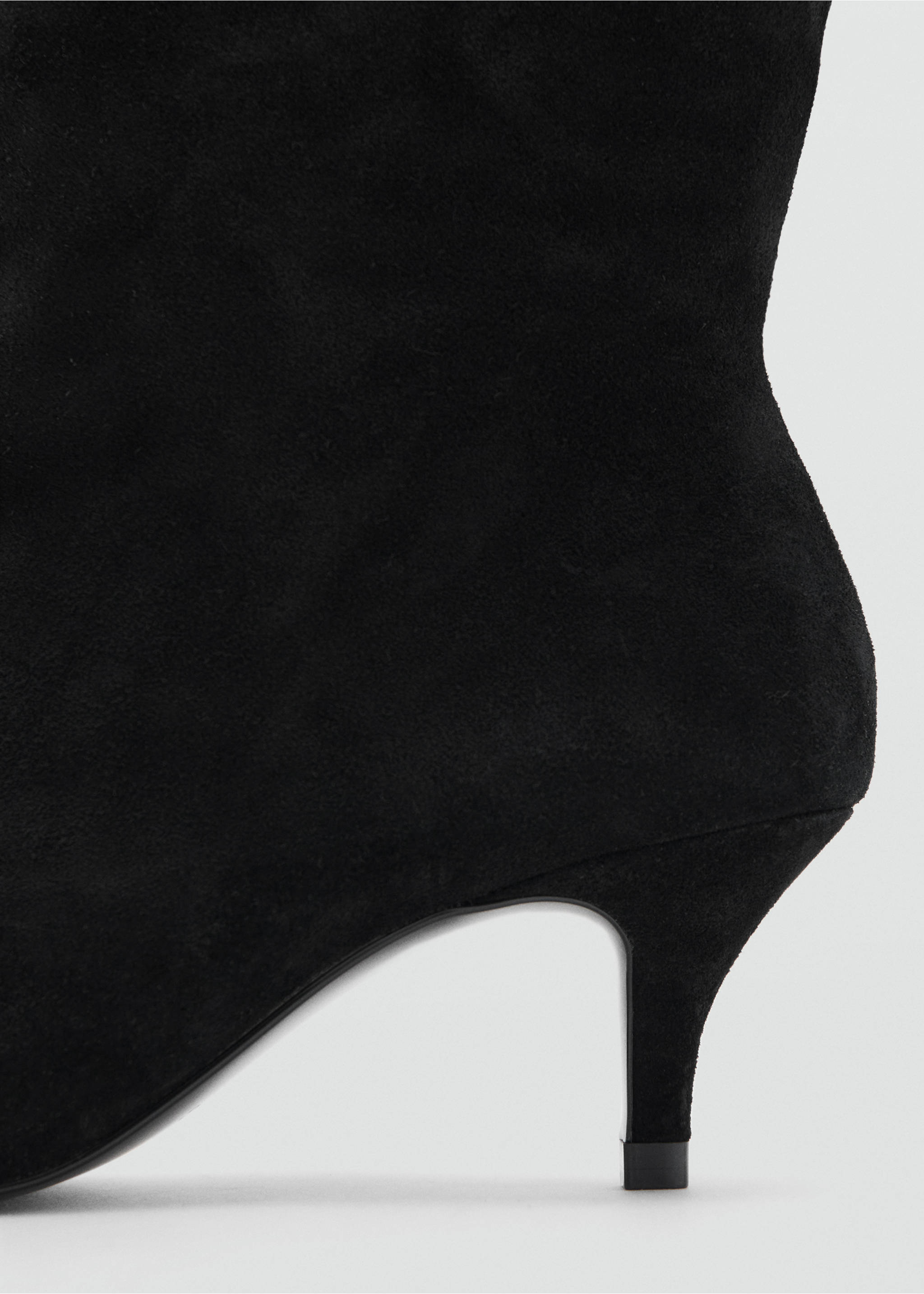 حذاء كاحل من جلد الشمواه بكعب مدبب - تفاصيل المنتج 1, أسود. Ref: 27071283-00.