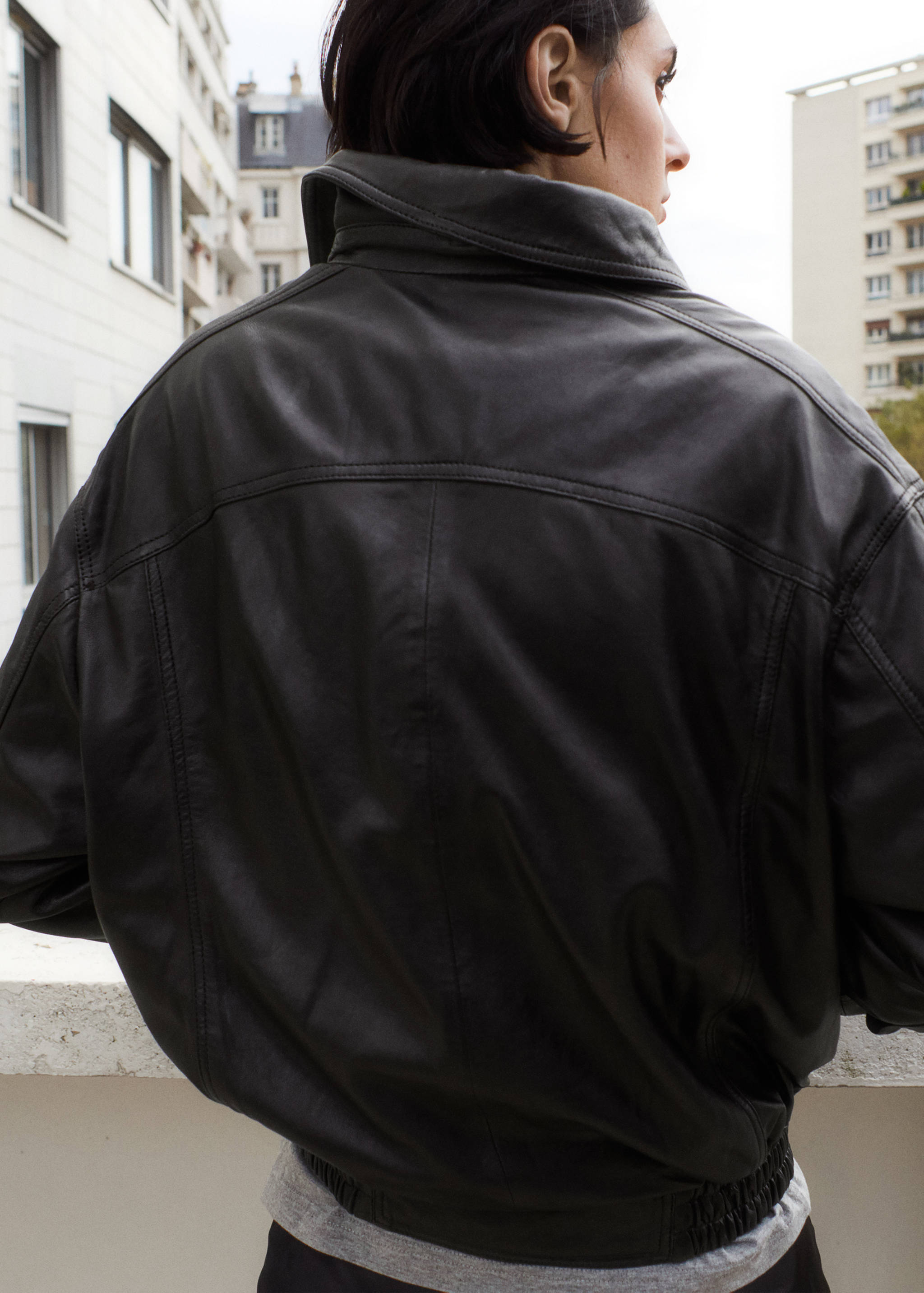Oversized leather jacket - Reverse of the article