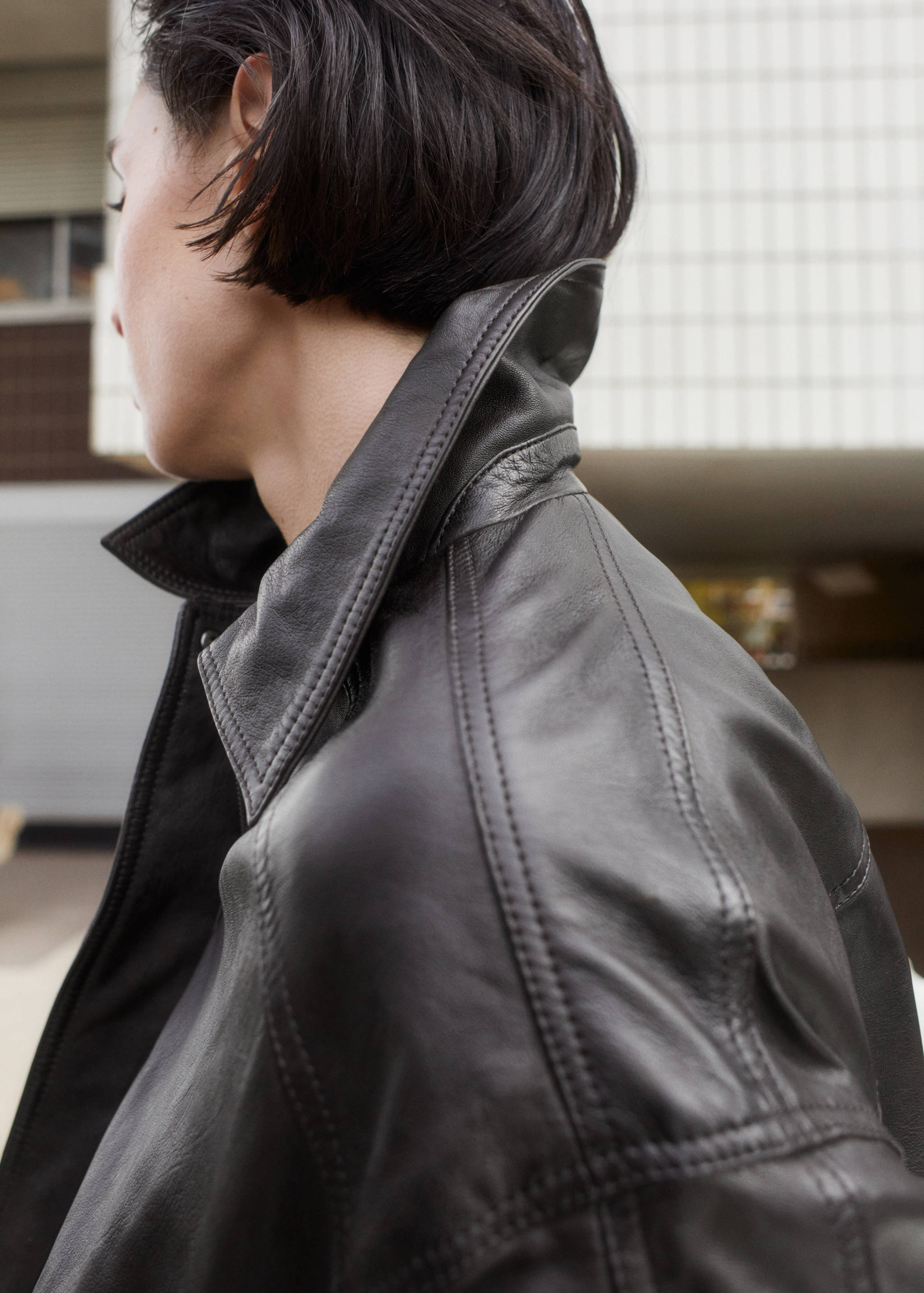Oversized leather jacket - Details of the article 1