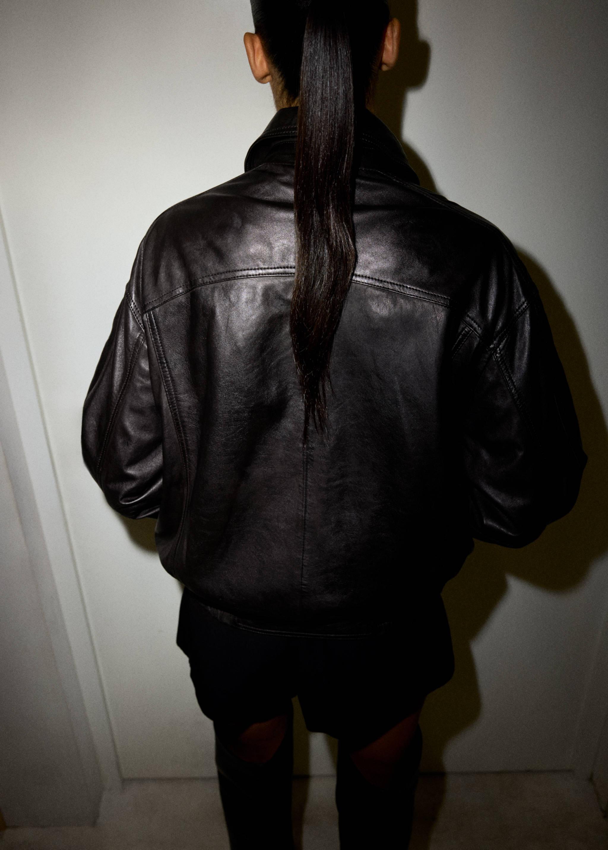 Oversized leather jacket - Reverse of the article