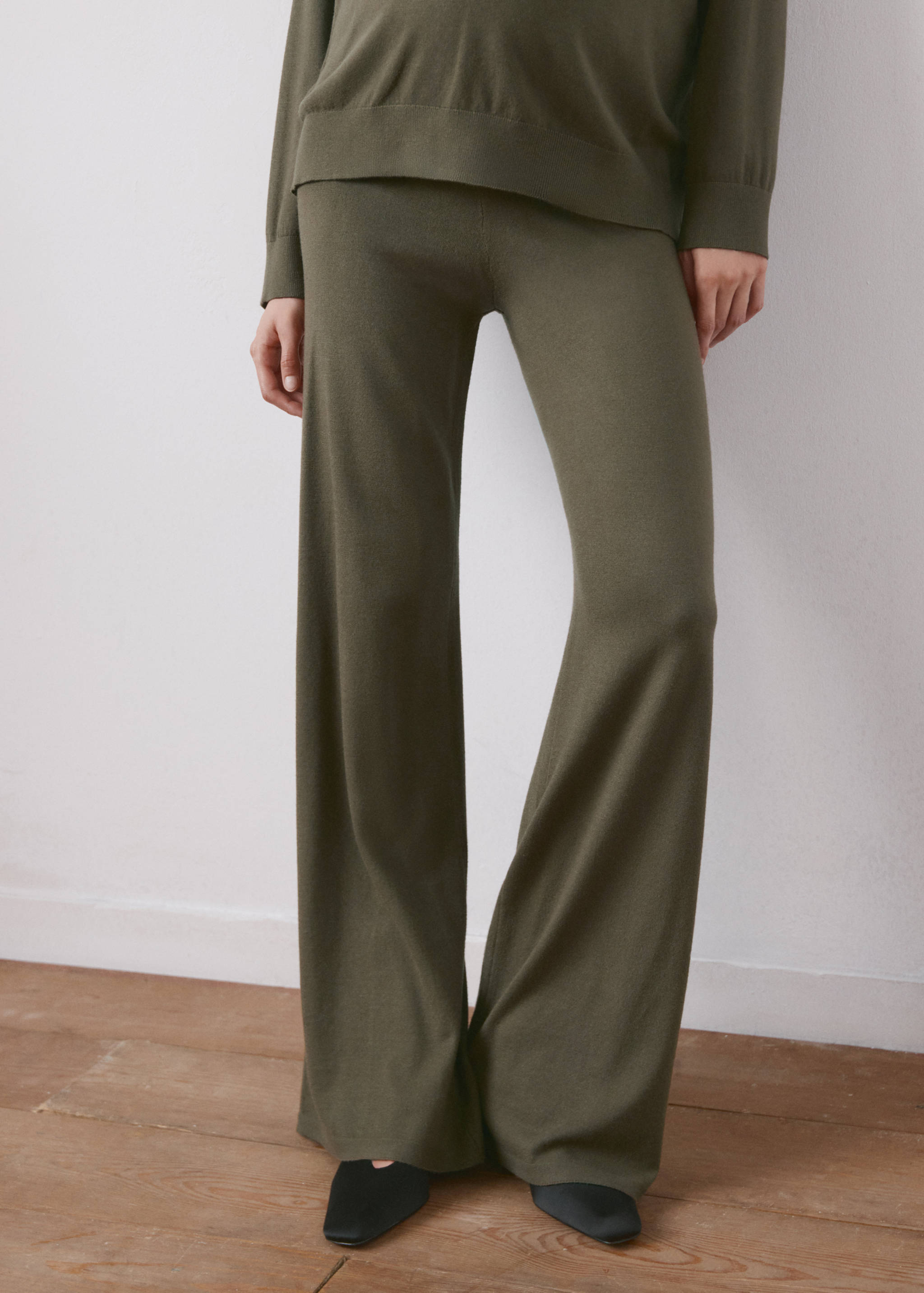Straight-fit trousers with elastic waist - Medium plane
