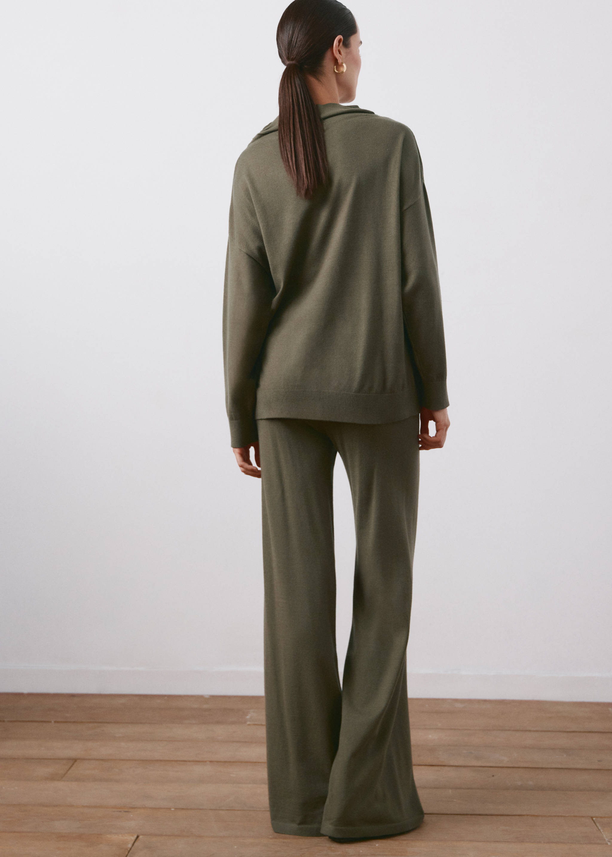 Straight-fit trousers with elastic waist - Reverse of the article