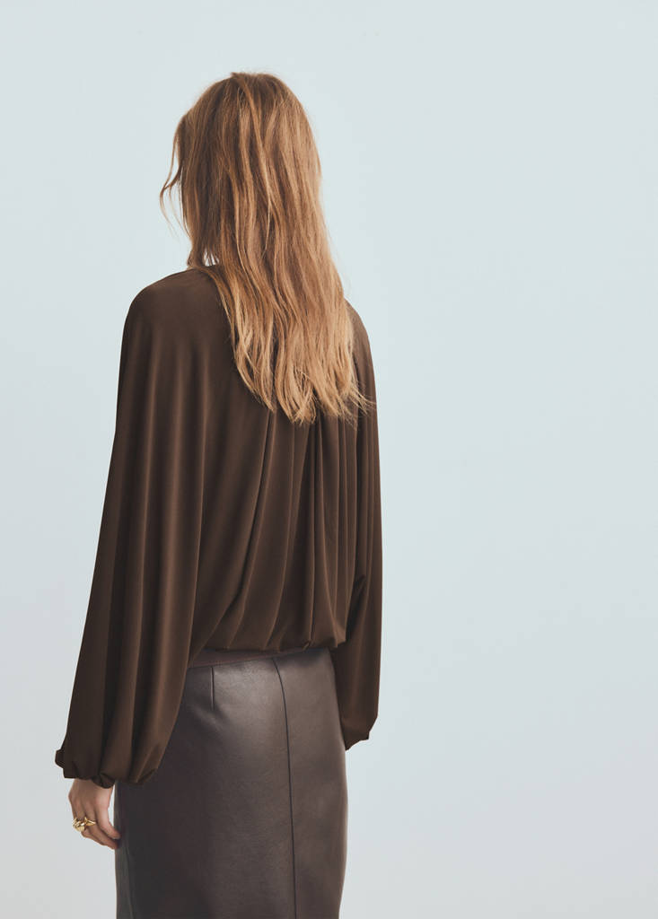 Fine-knit ruched blouse — Brown