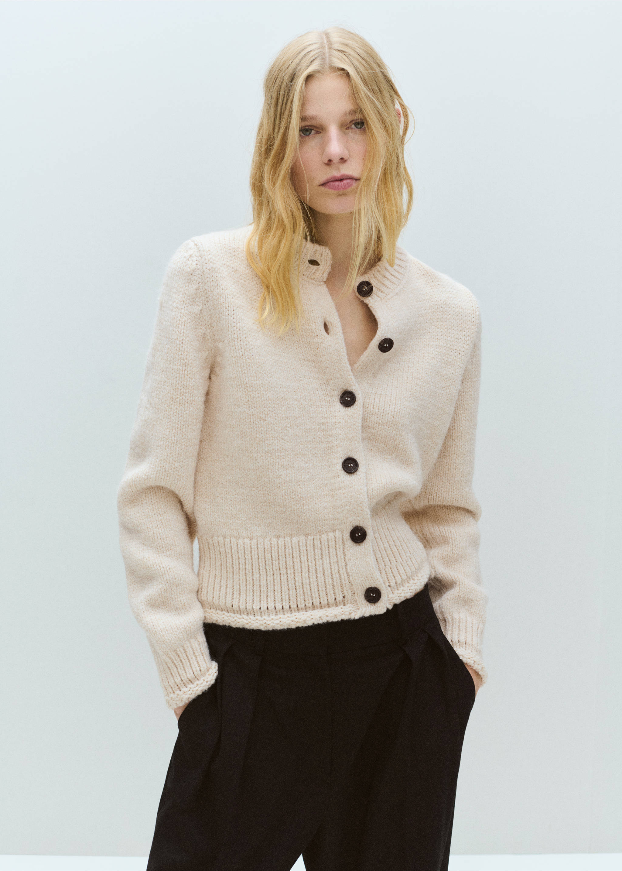Knitted button cardigan - Medium plane, Ecru. Ref: 27071307-00.