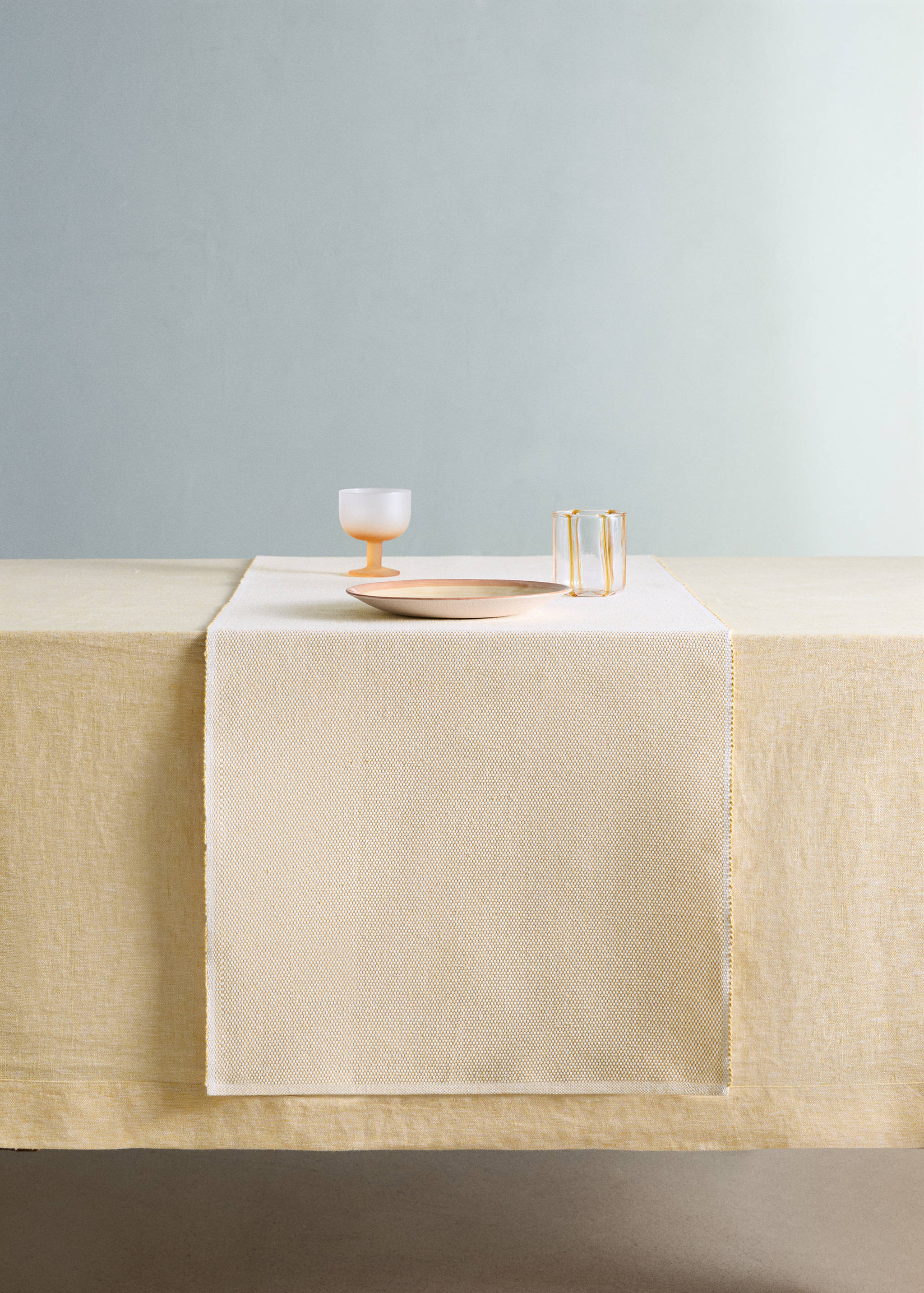 Cotton table runner with melange effect - General plane