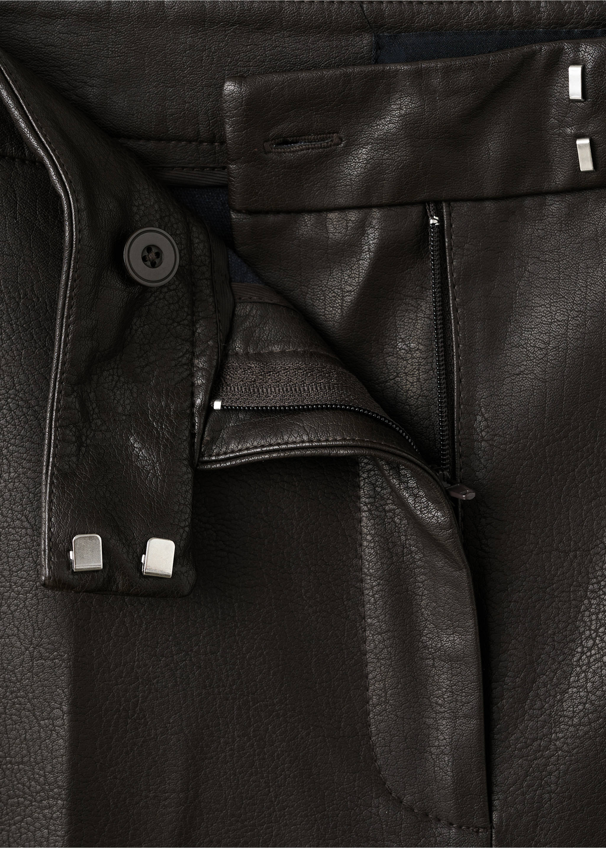 Wide leg-byxor i konstläder - Detaljer om artikeln 8, Choklad. Ref: 27071314-00.