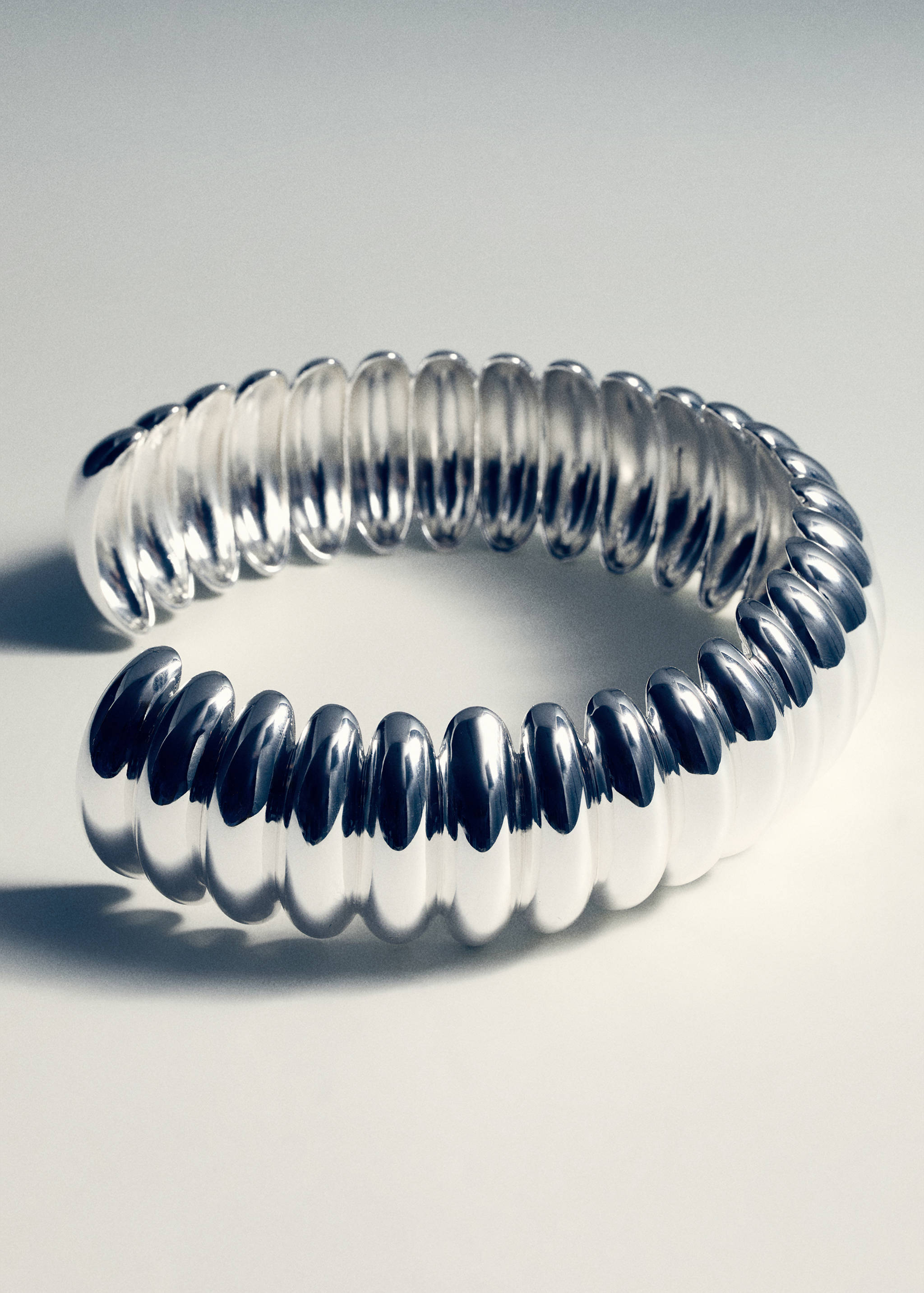 Starres Choker-Collier mit Relief - Detail des Artikels 5